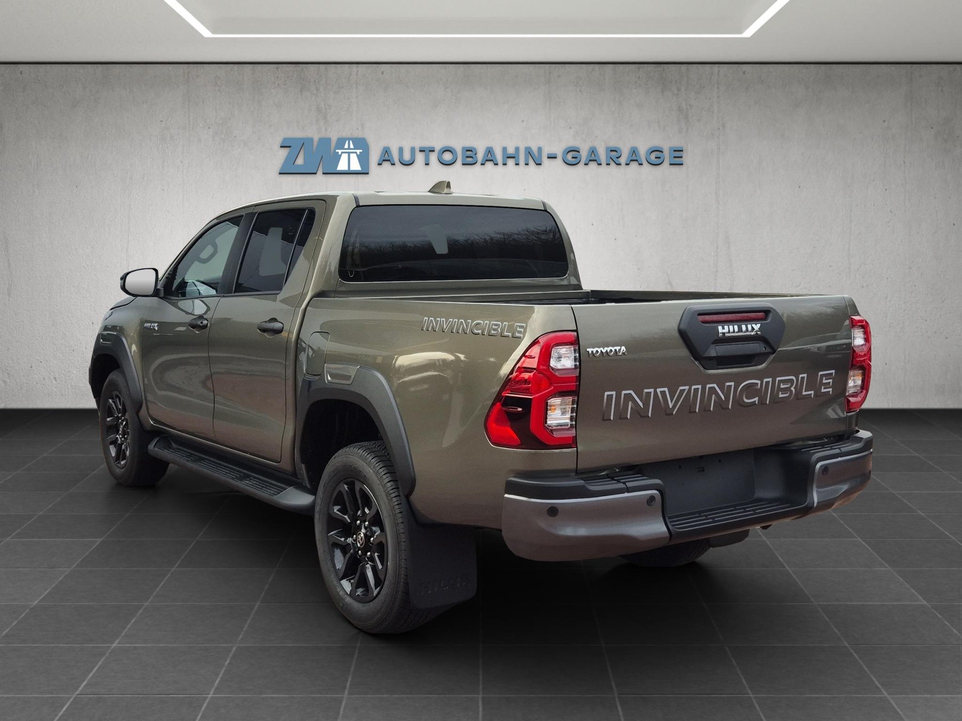 TOYOTA Hilux Double Cab.-Pick-up 2.8 D-4D MHEV 204 Invincible-image-2