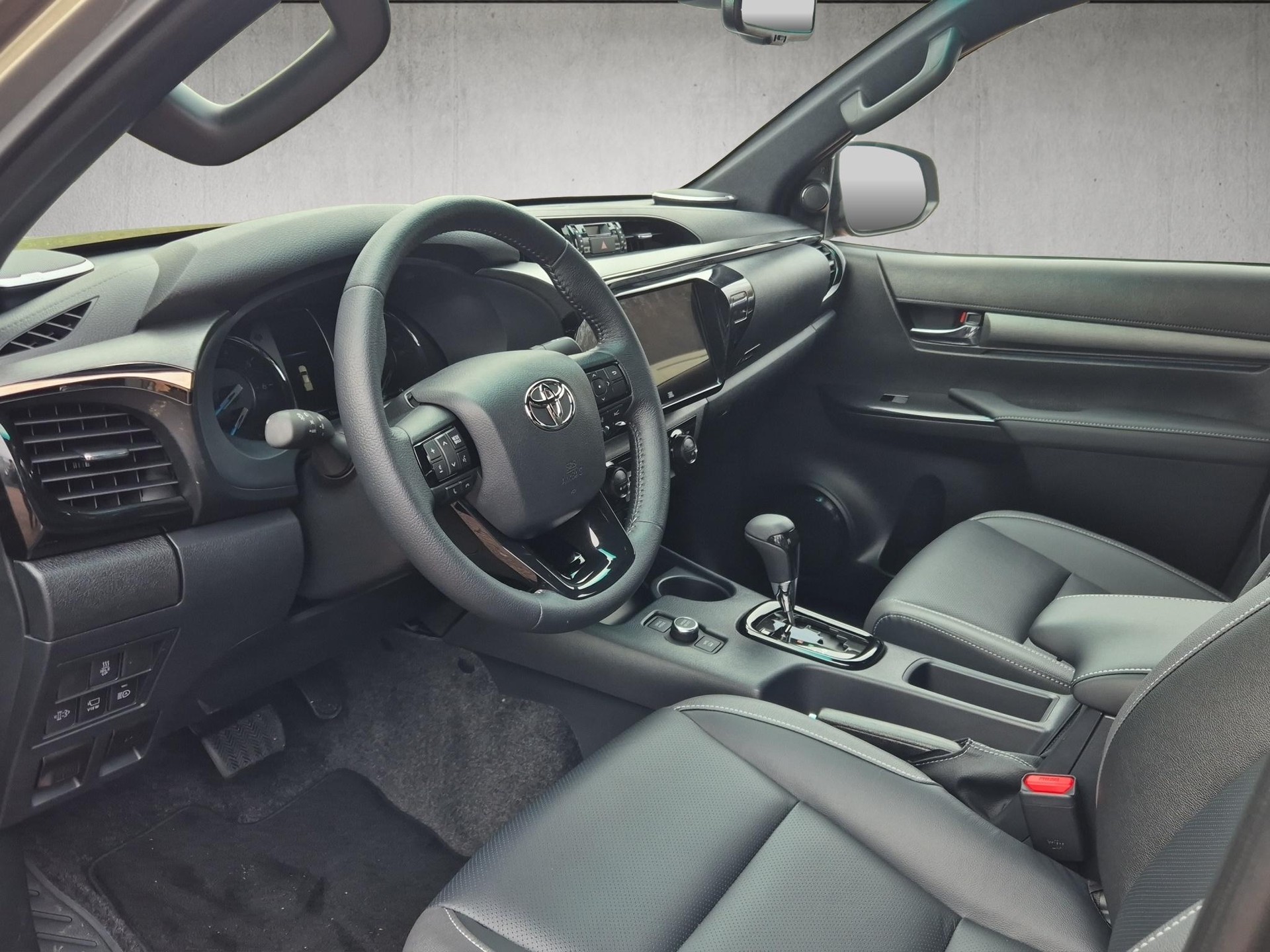 TOYOTA Hilux Double Cab.-Pick-up 2.8 D-4D MHEV 204 Invincible-image-7