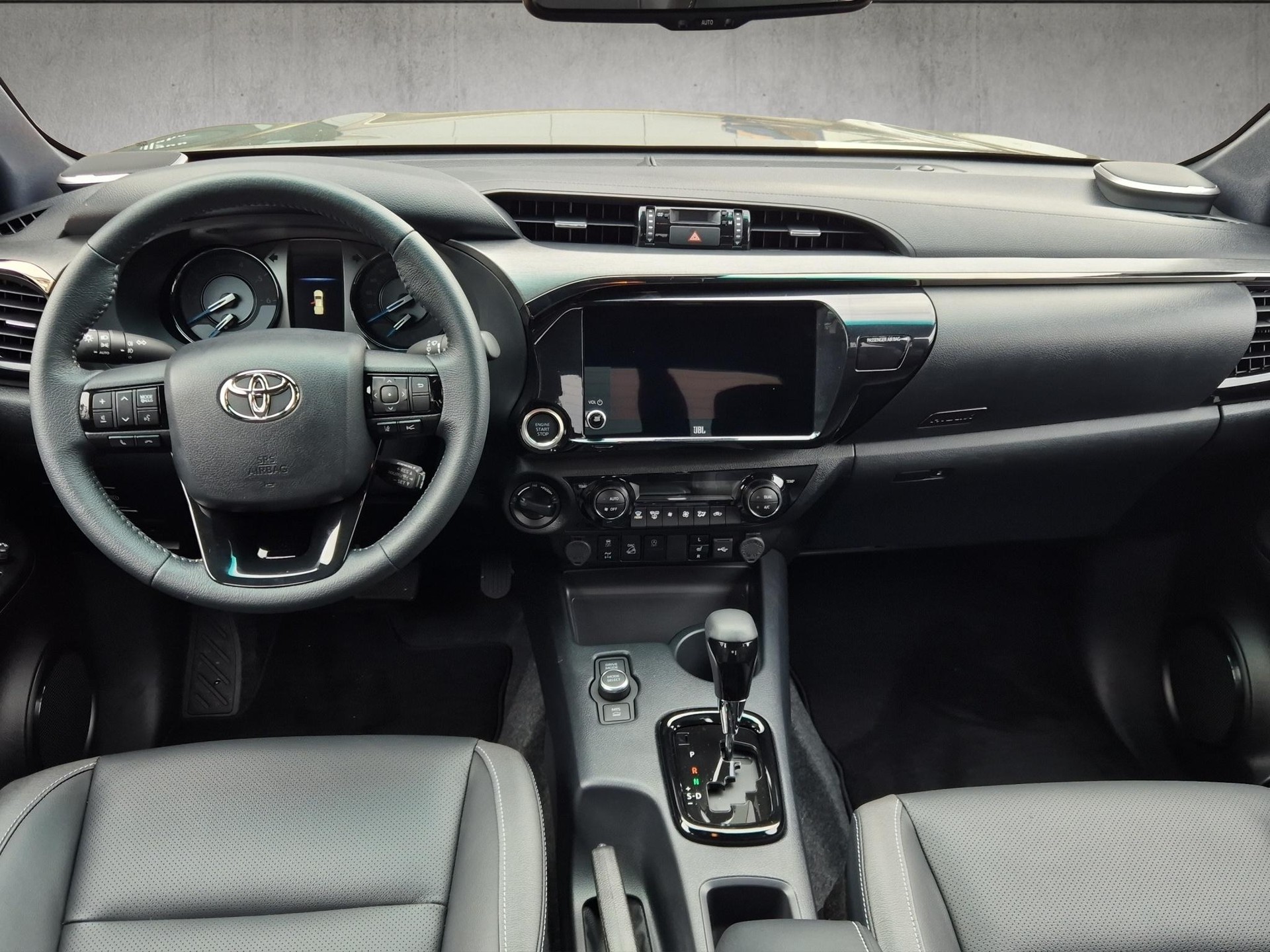 TOYOTA Hilux Double Cab.-Pick-up 2.8 D-4D MHEV 204 Invincible-image-9
