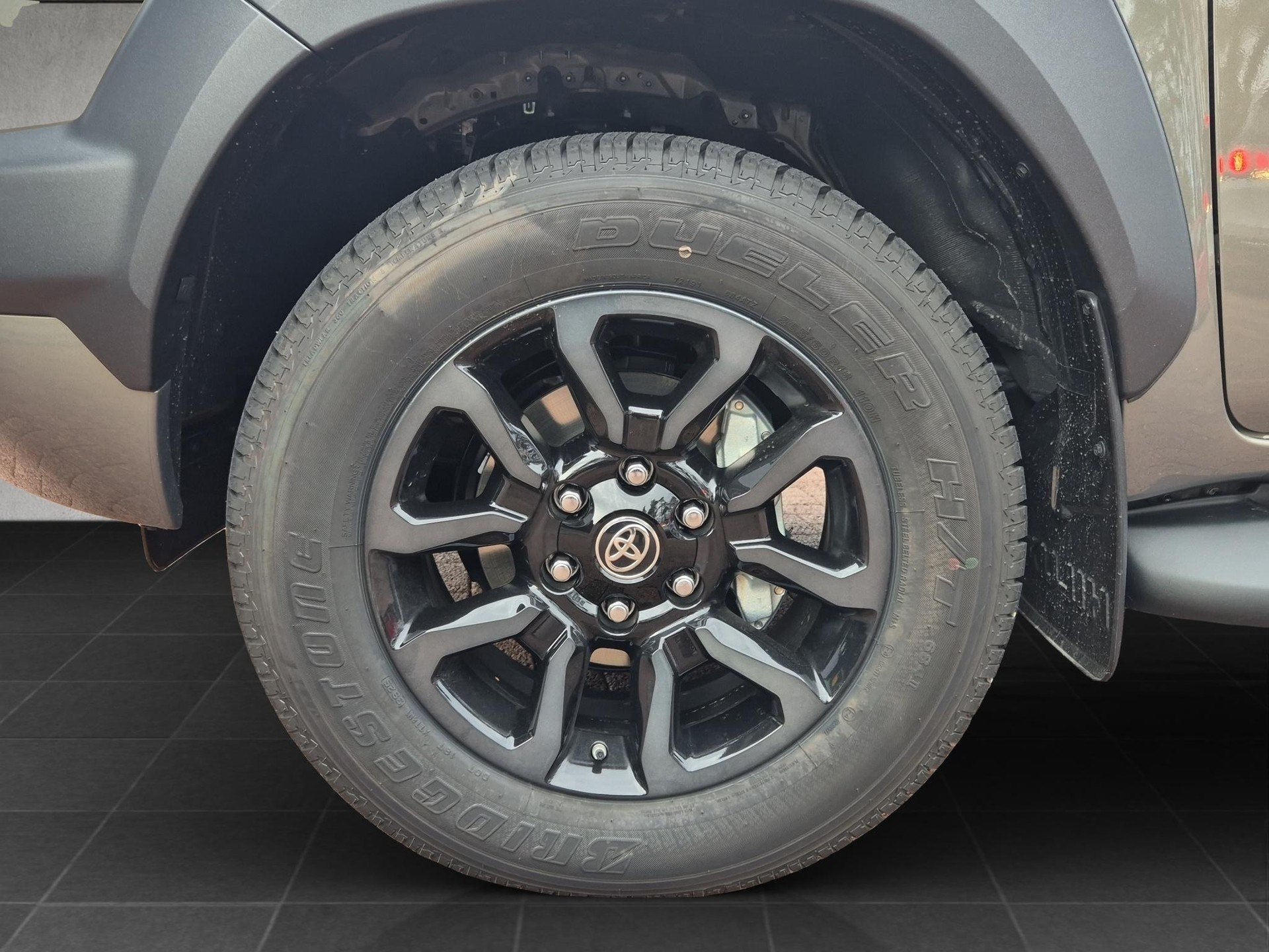 TOYOTA Hilux Double Cab.-Pick-up 2.8 D-4D MHEV 204 Invincible-image-13