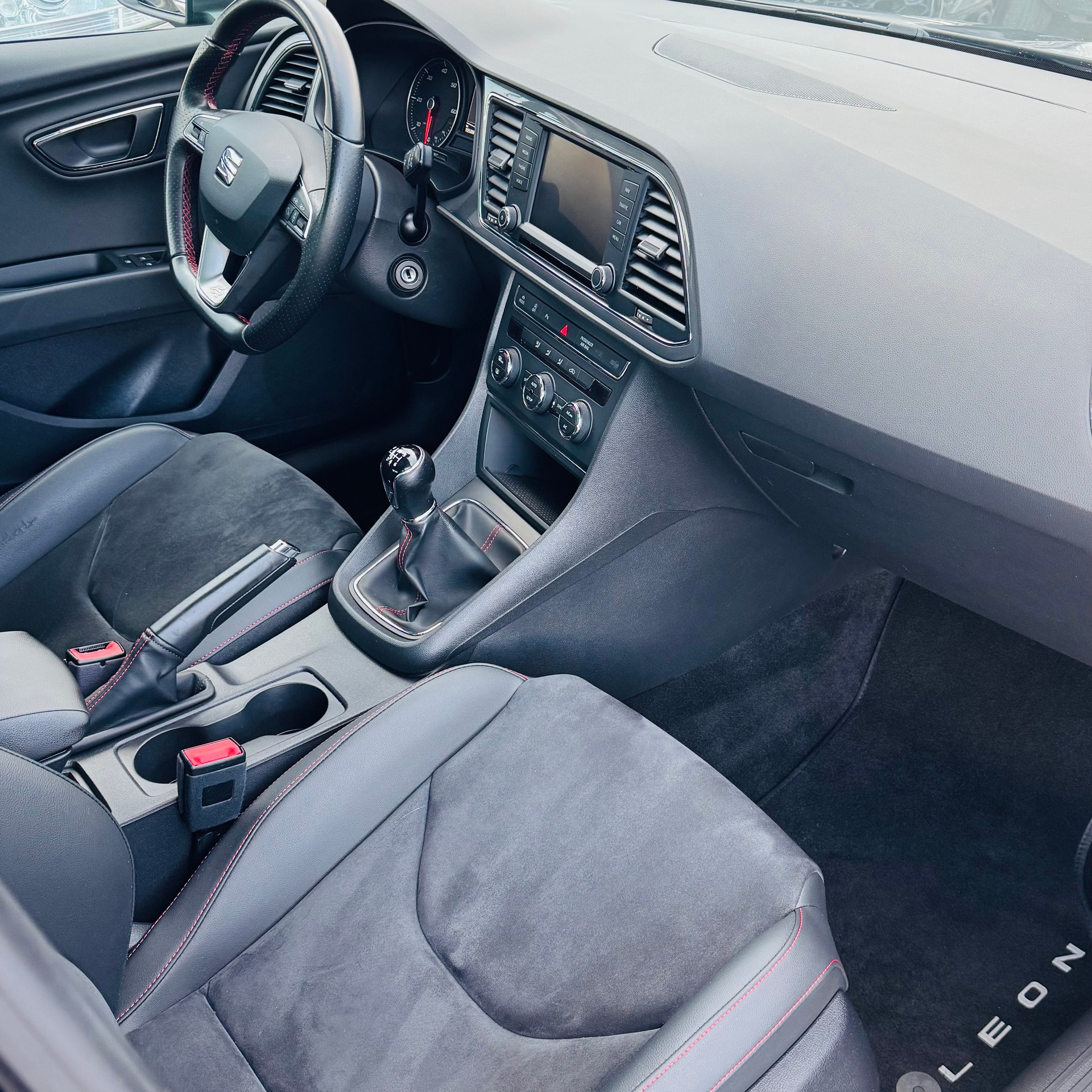SEAT Leon 2.0 TDI FR Line-image-22