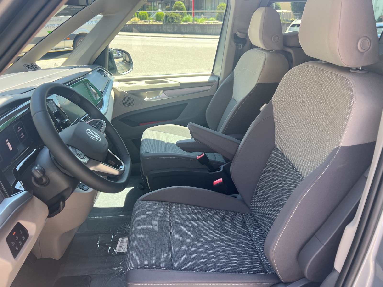 VW Multivan 2.0 TDI Life Edition DSG Lang-image-6