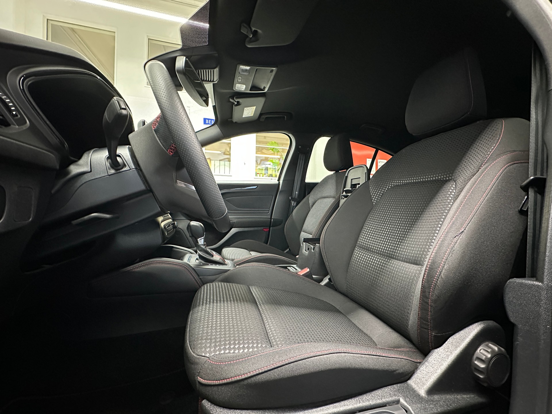 FORD Focus 1.0 MHEV ST-Line X Automat-image-7