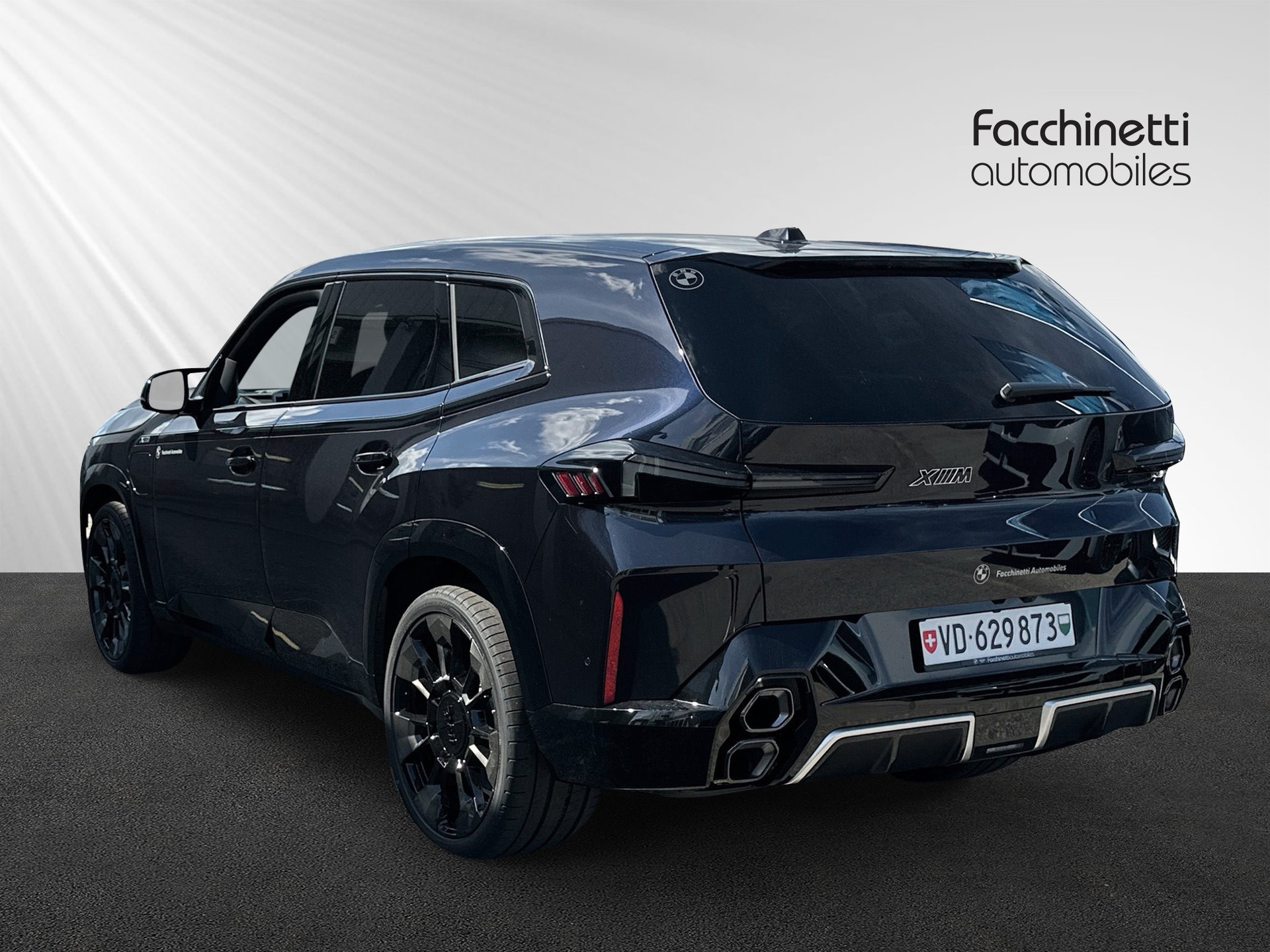 BMW XM xDrive 50e PHEV Steptronic-image-2