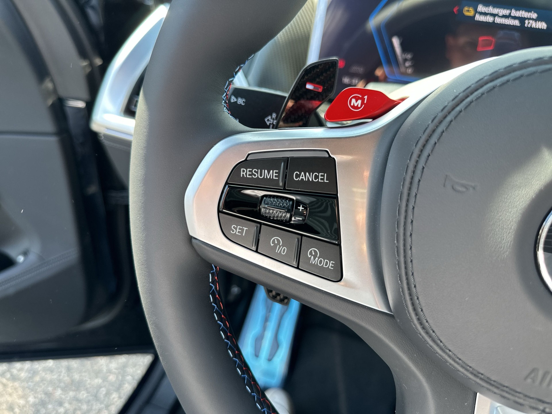 BMW XM xDrive 50e PHEV Steptronic-image-13