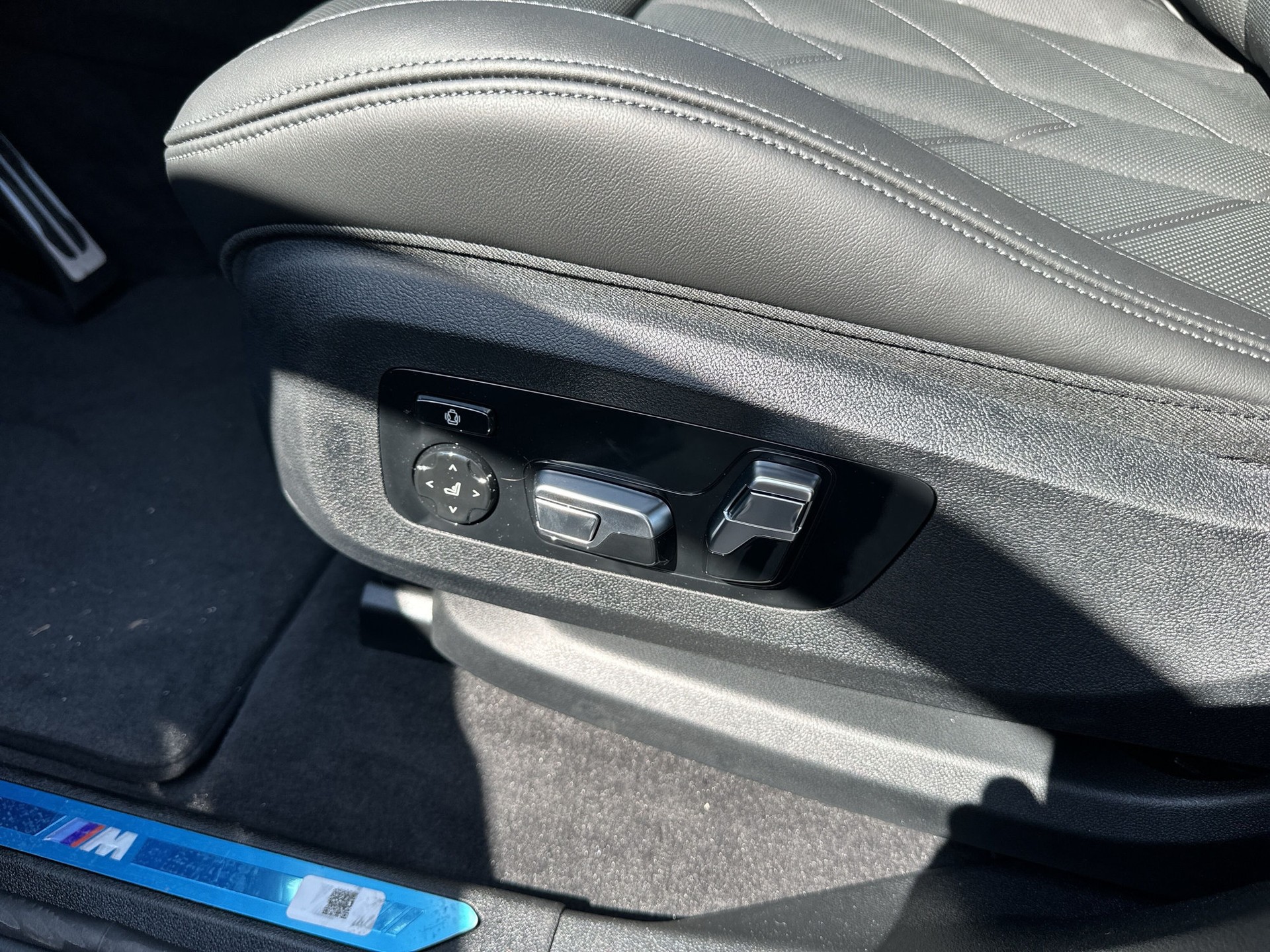 BMW XM xDrive 50e PHEV Steptronic-image-17