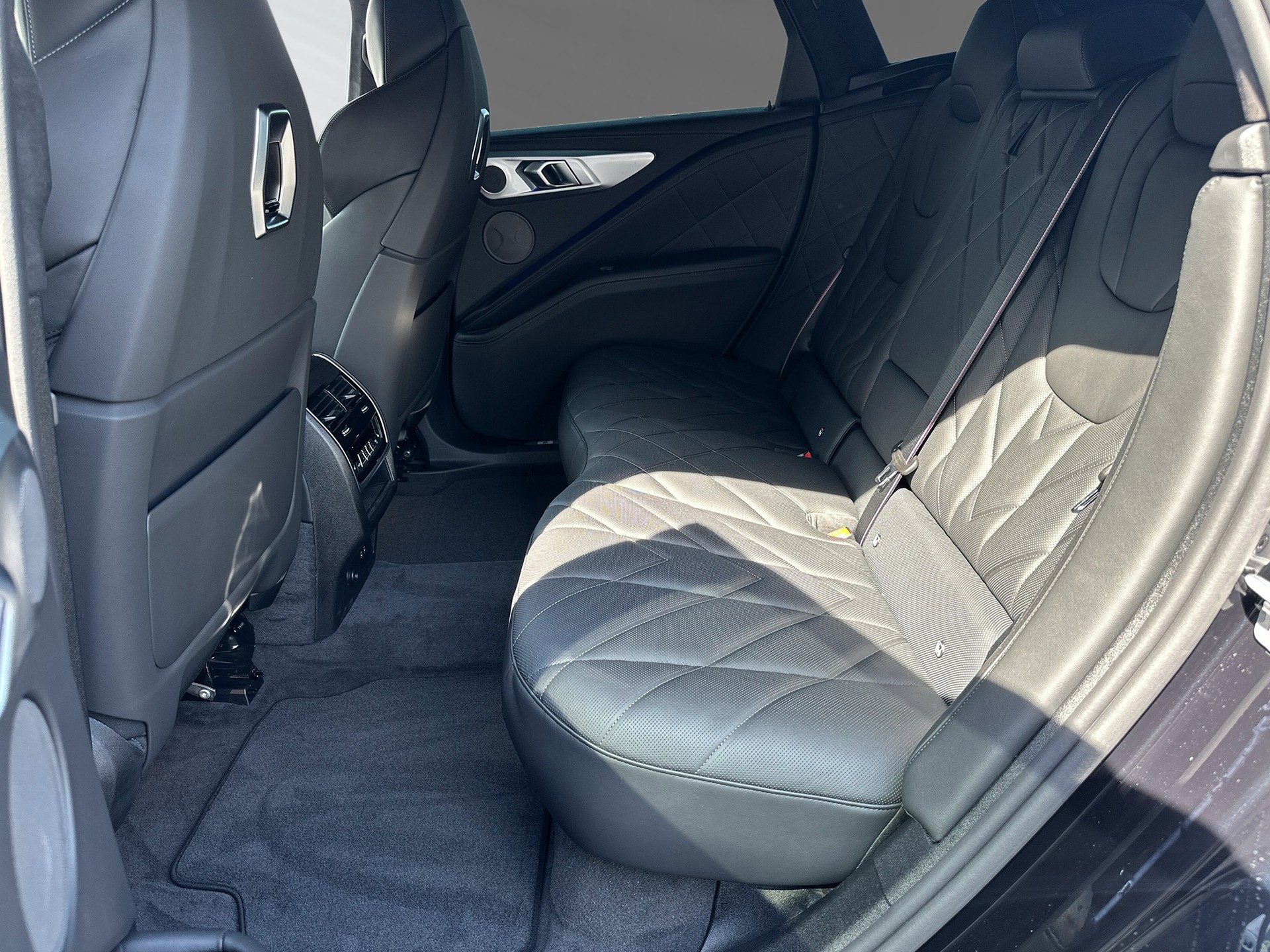 BMW XM xDrive 50e PHEV Steptronic-image-6