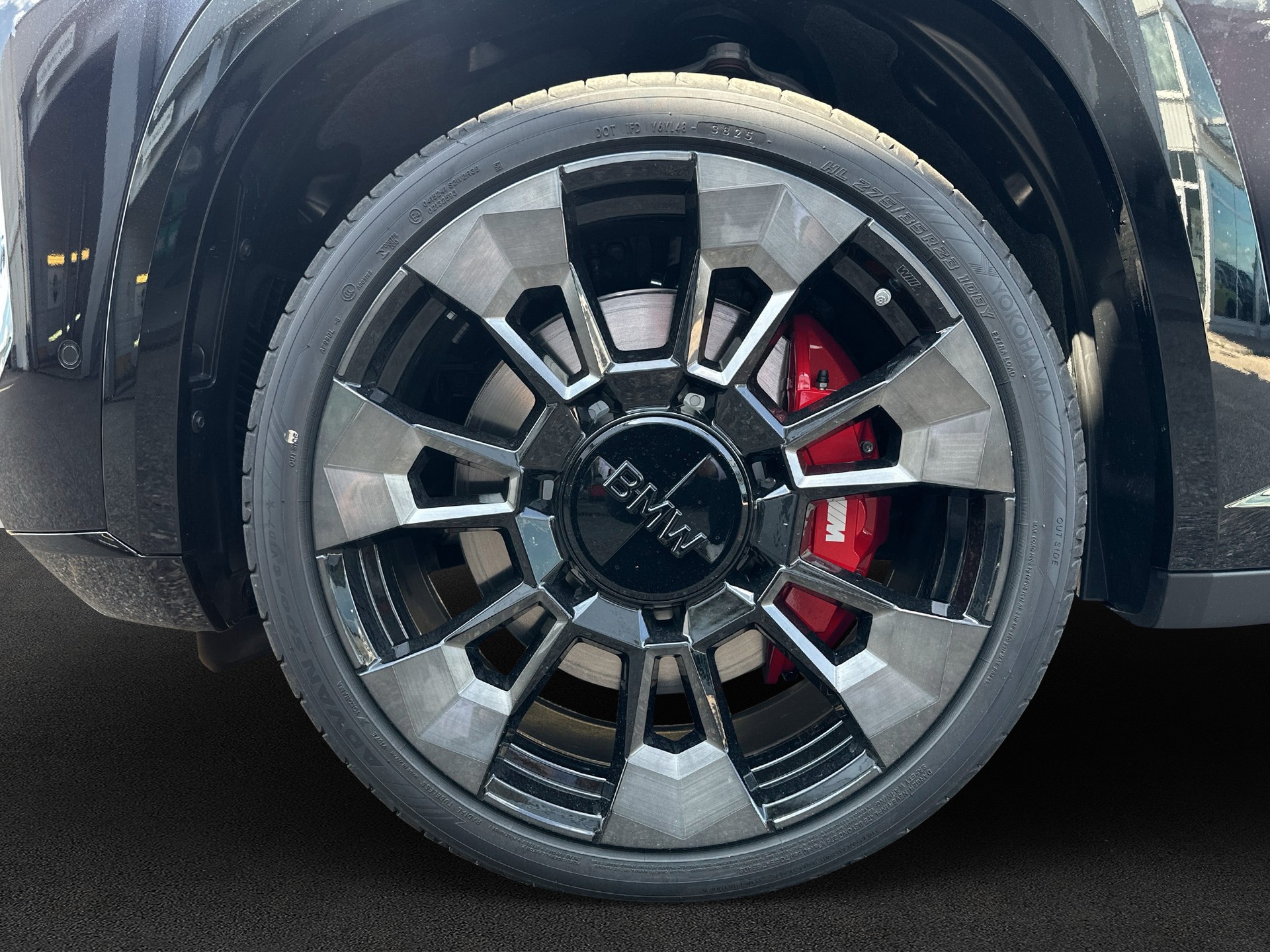 BMW XM xDrive 50e PHEV Steptronic-image-8