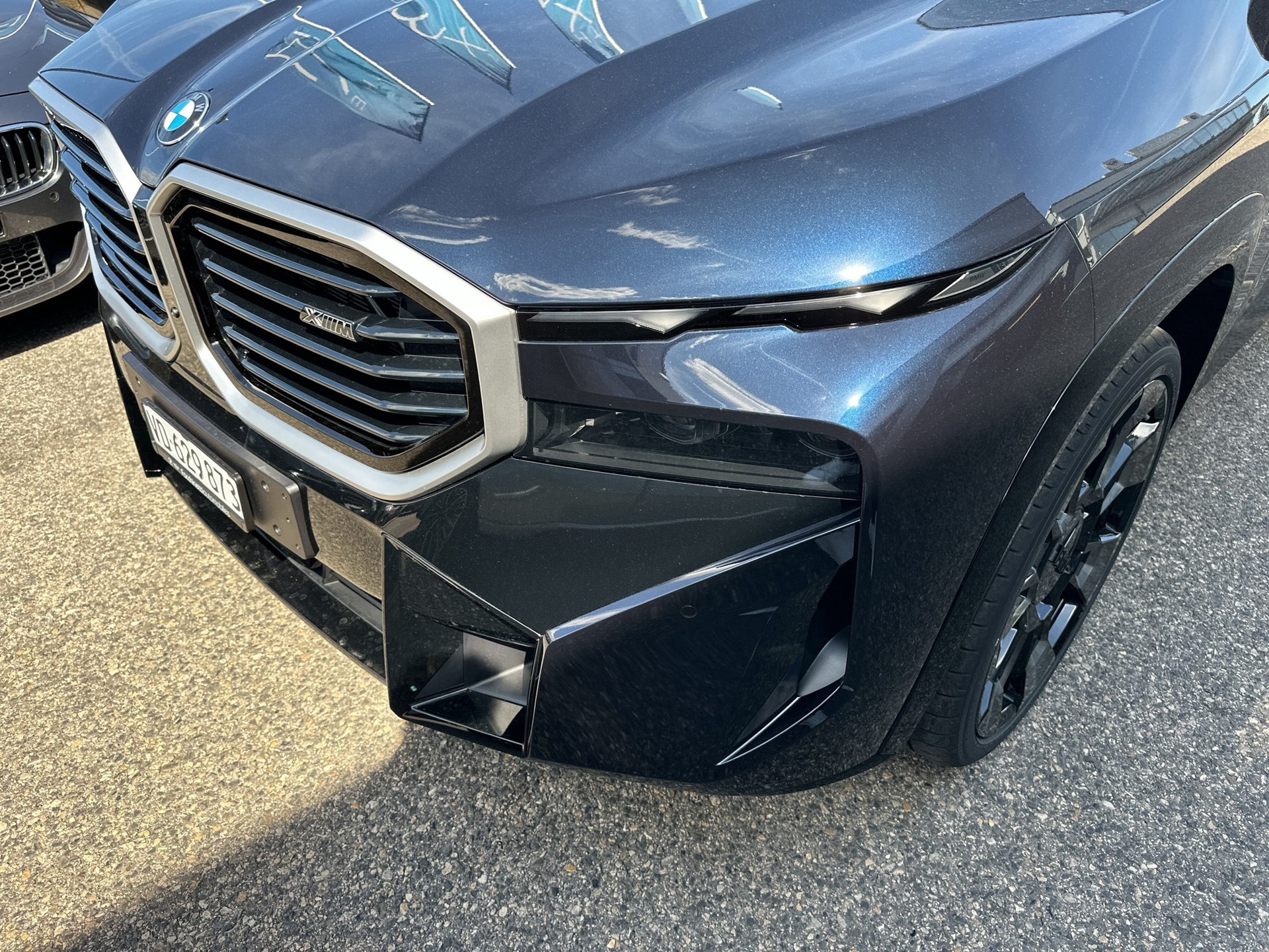 BMW XM xDrive 50e PHEV Steptronic-image-16