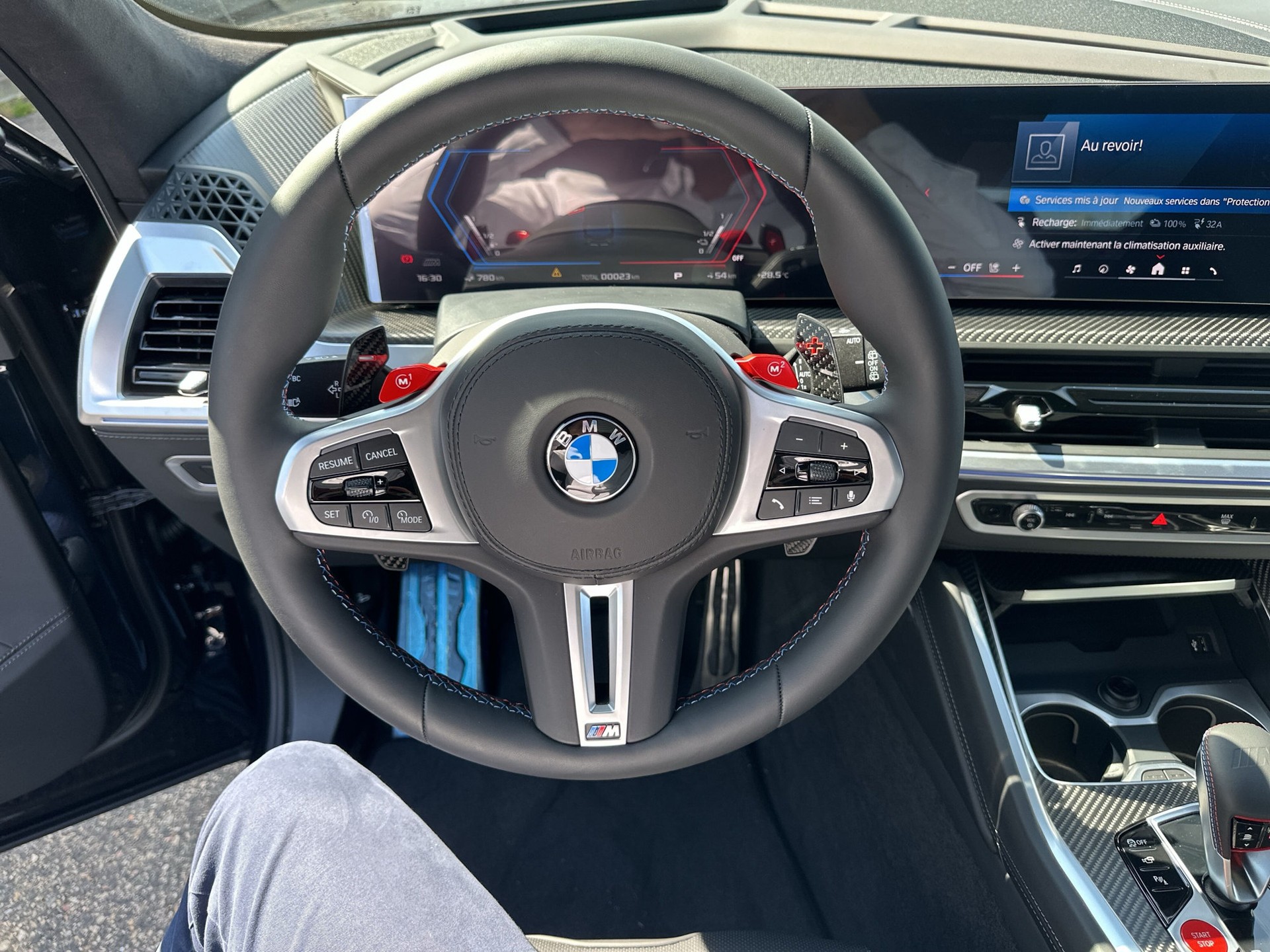 BMW XM xDrive 50e PHEV Steptronic-image-11