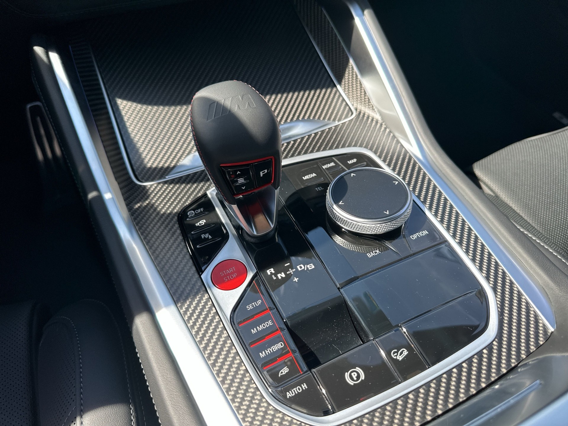 BMW XM xDrive 50e PHEV Steptronic-image-12