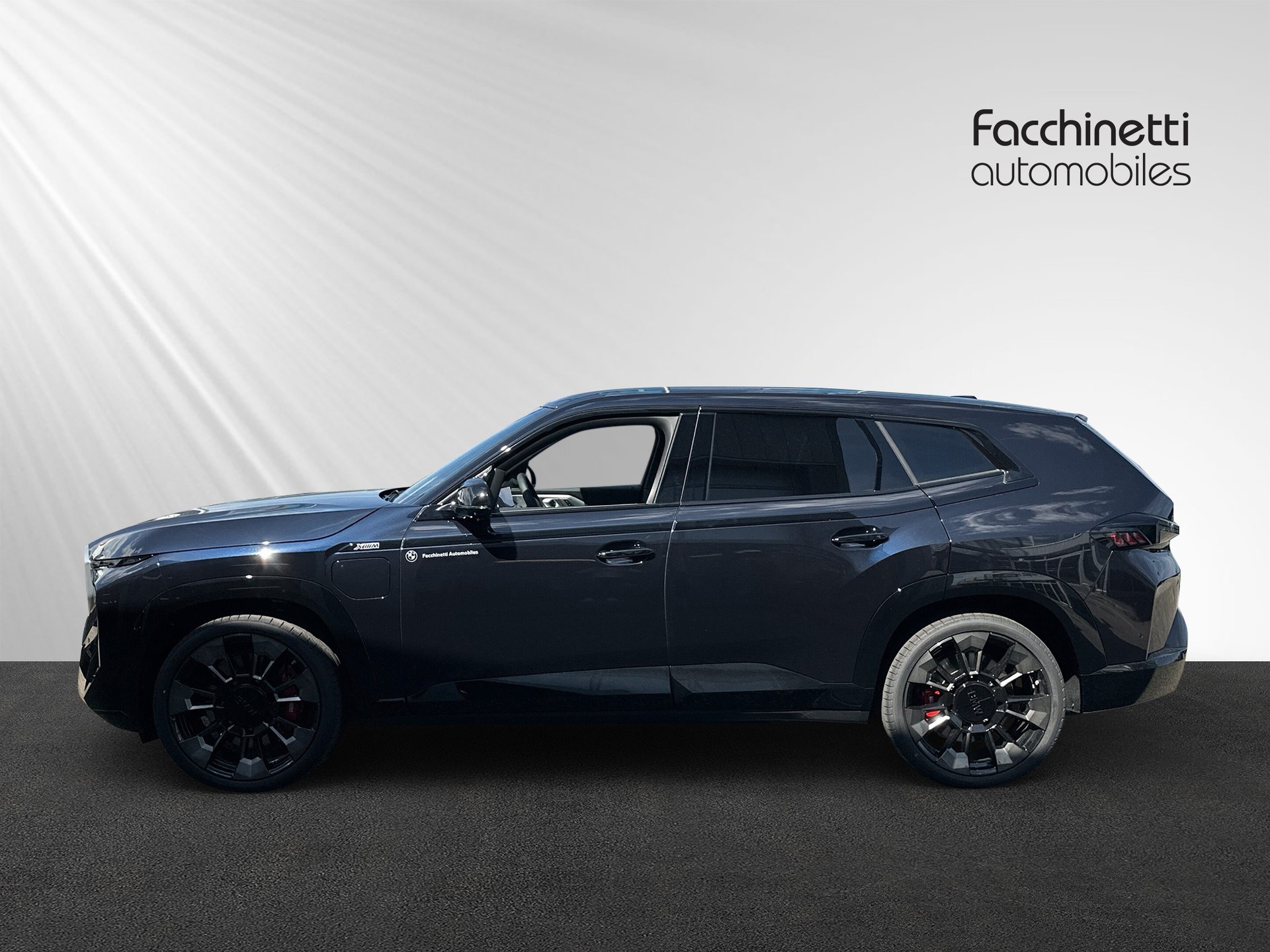 BMW XM xDrive 50e PHEV Steptronic-image-1