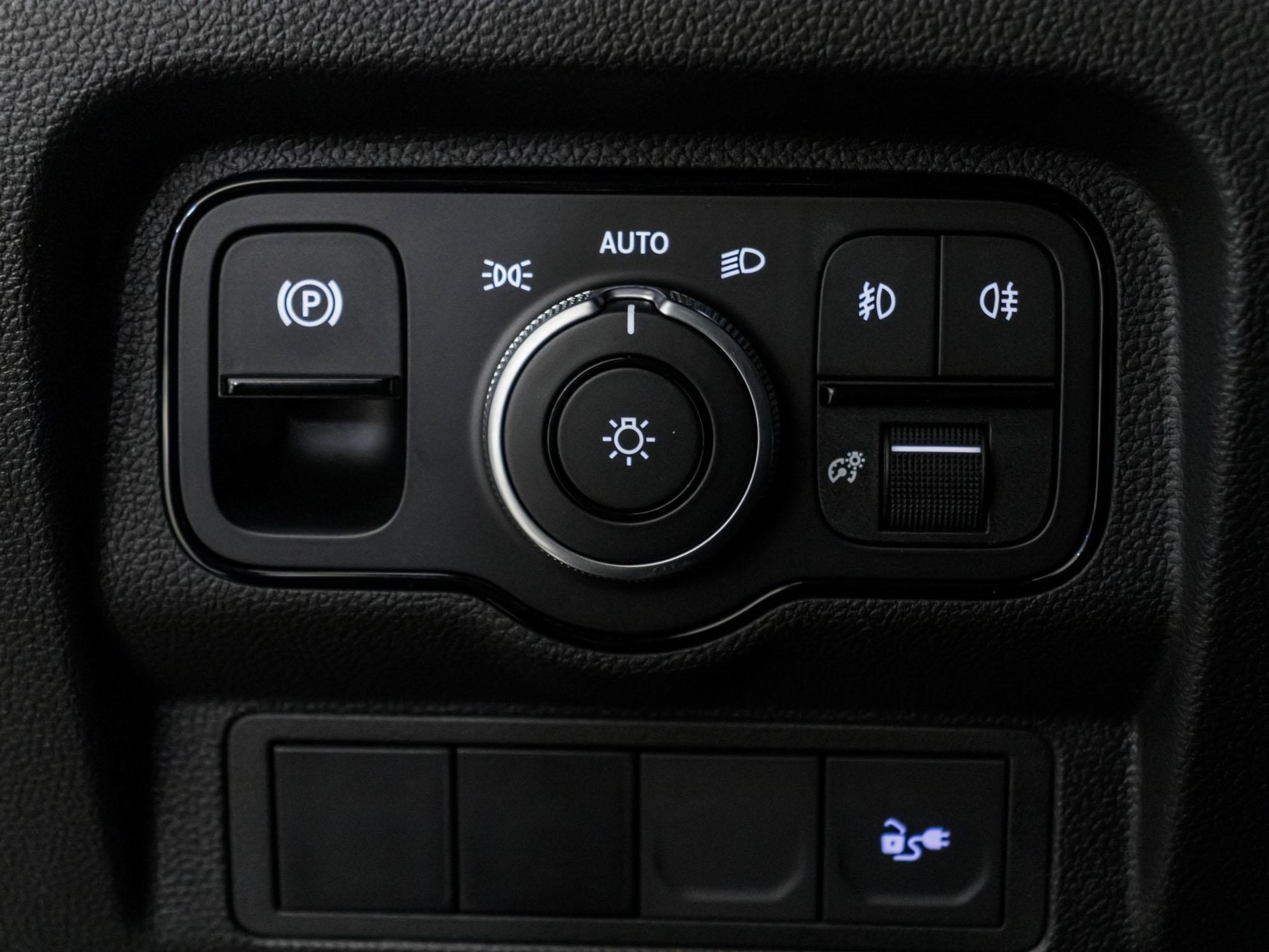 MERCEDES-BENZ eCitan Kasten BASE Standard-image-9