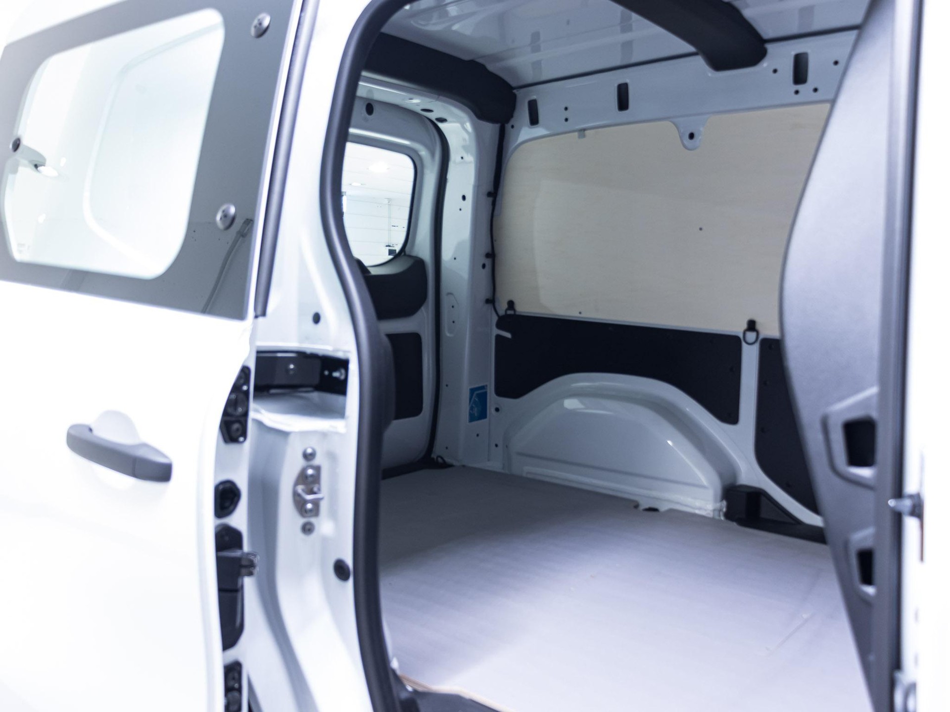 MERCEDES-BENZ eCitan Kasten BASE Standard-image-10