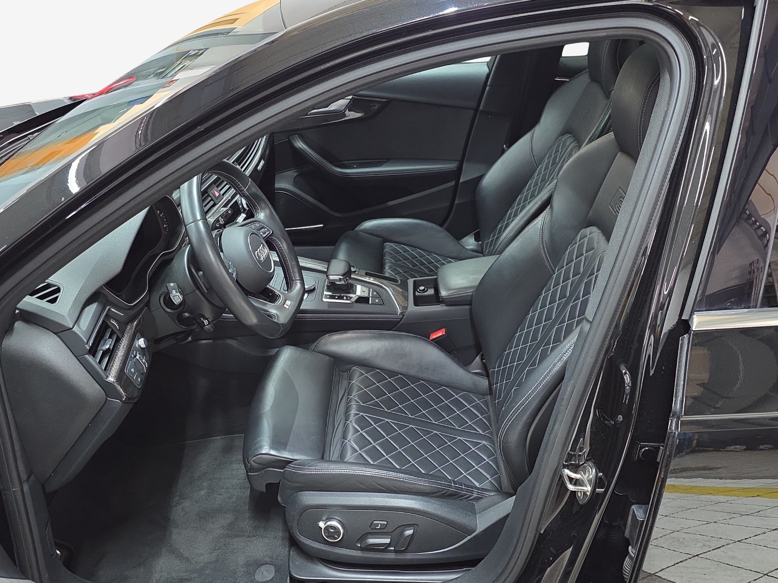 AUDI S4 Avant 3.0 TFSI quattro tiptronic-image-7