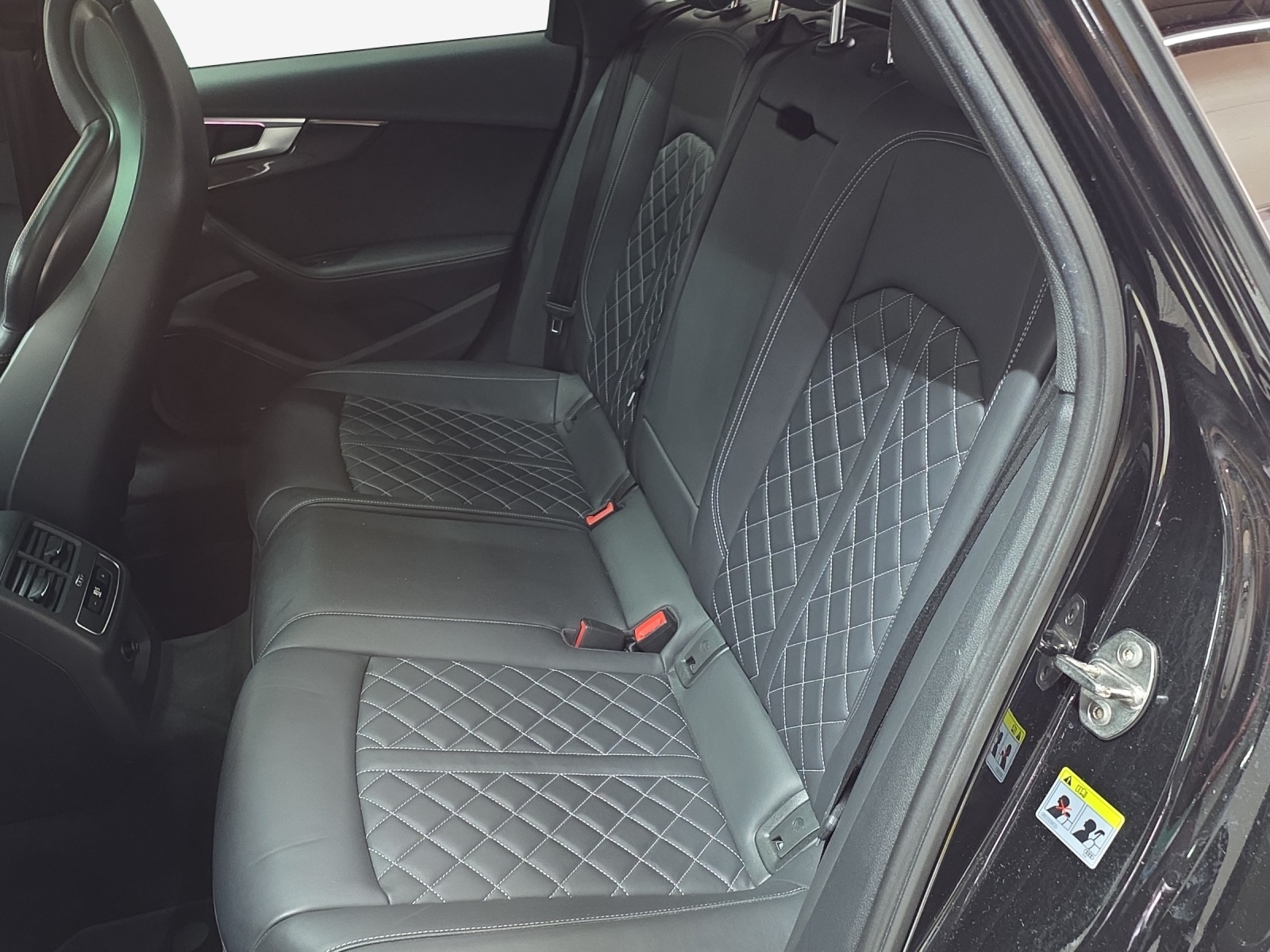AUDI S4 Avant 3.0 TFSI quattro tiptronic-image-11
