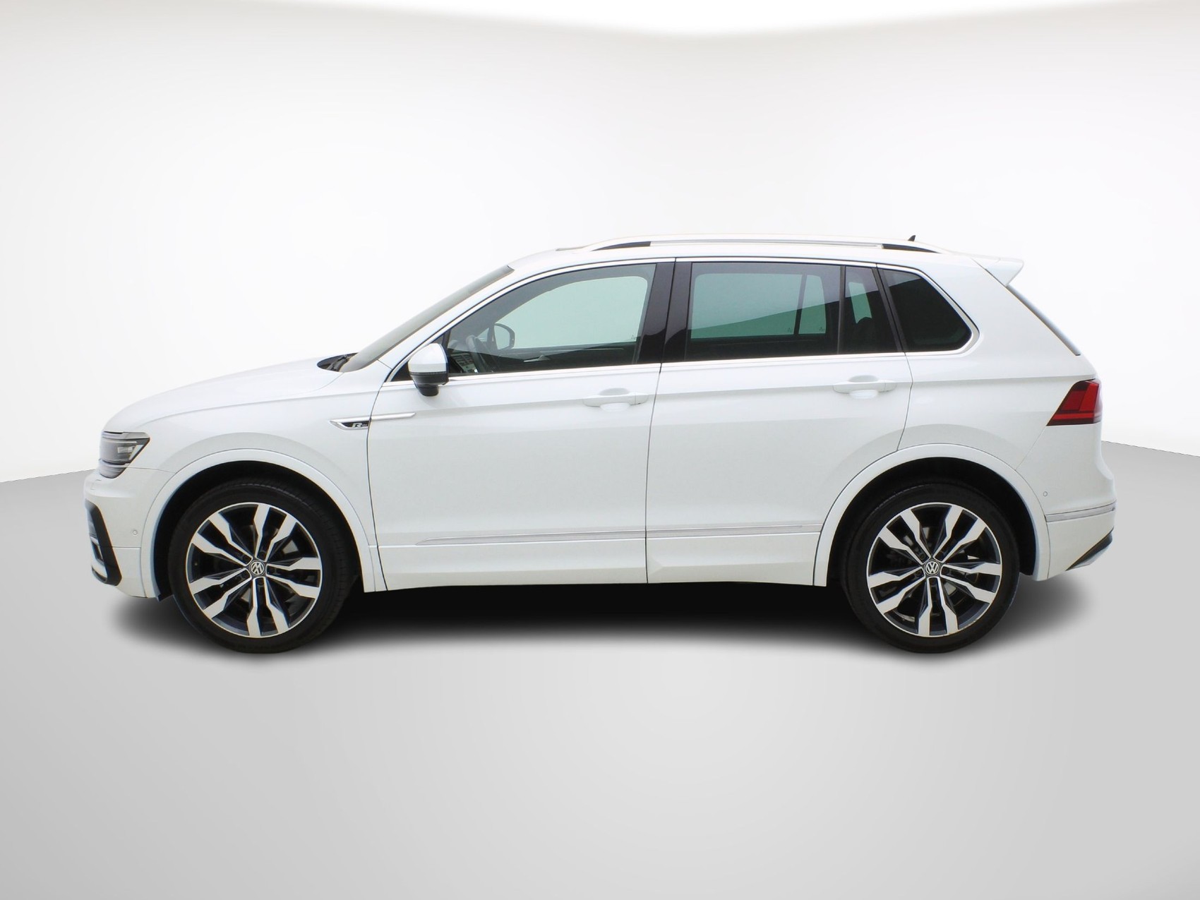 VW Tiguan 2.0 TDI DSG R-Line 4Motion-image-2
