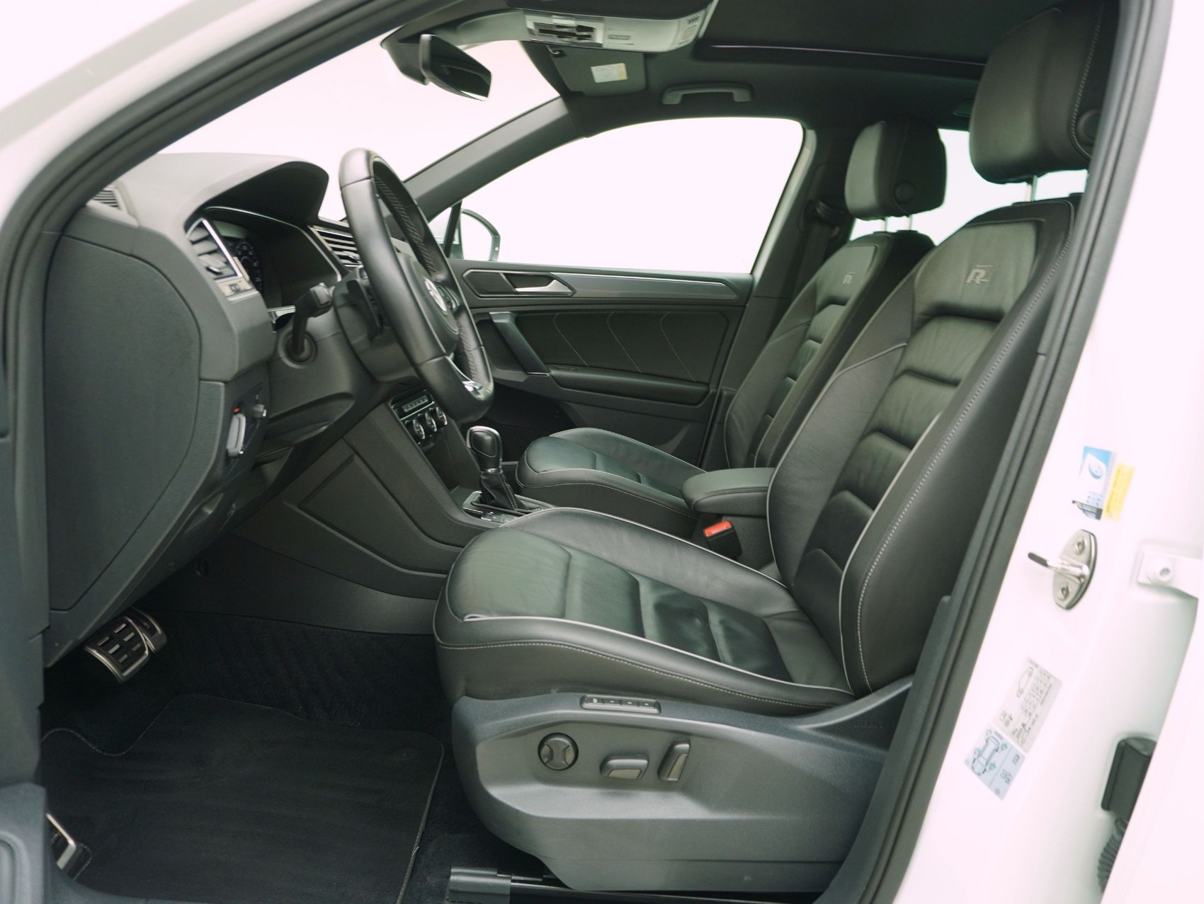 VW Tiguan 2.0 TDI DSG R-Line 4Motion-image-10