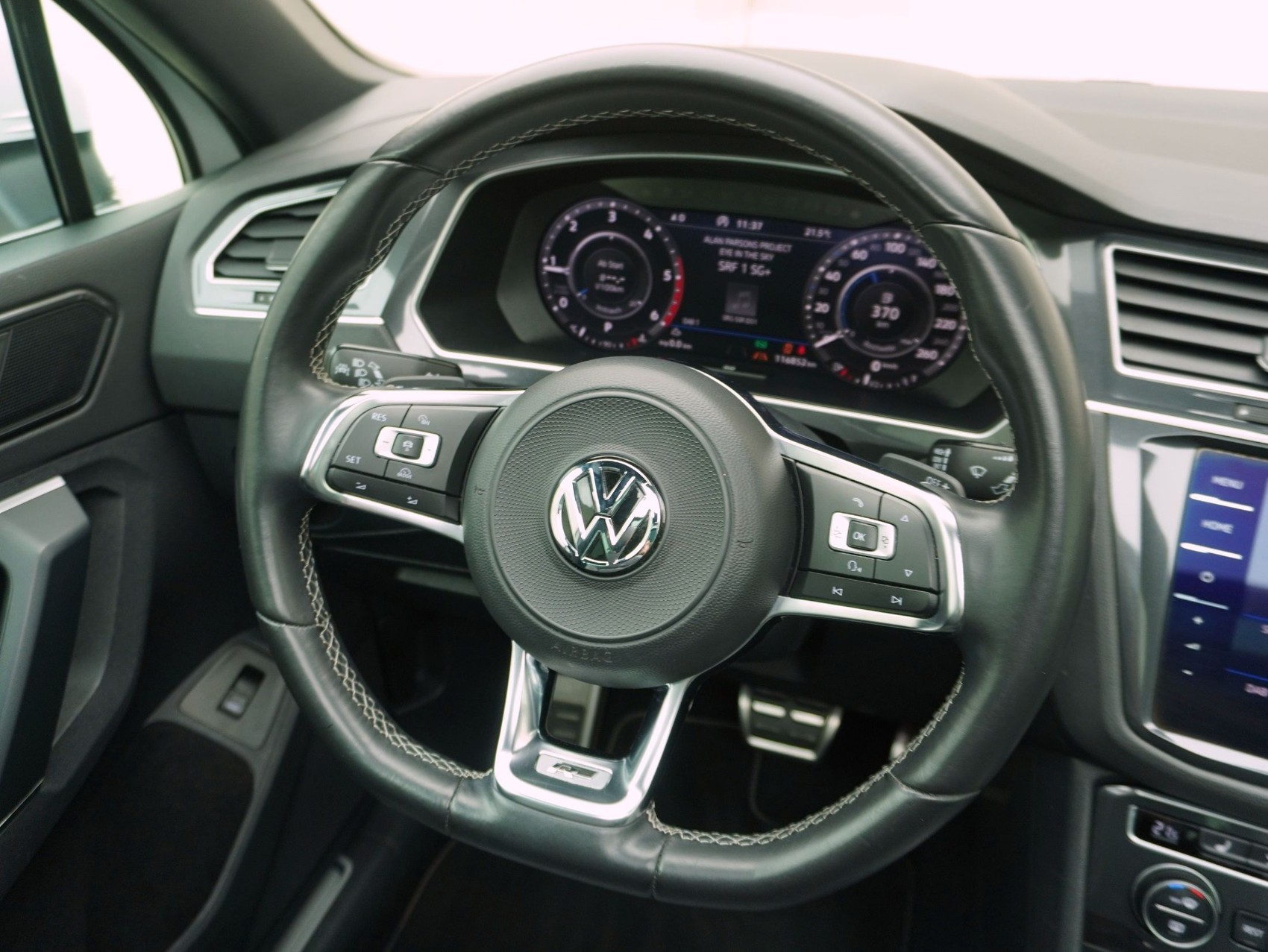 VW Tiguan 2.0 TDI DSG R-Line 4Motion-image-12