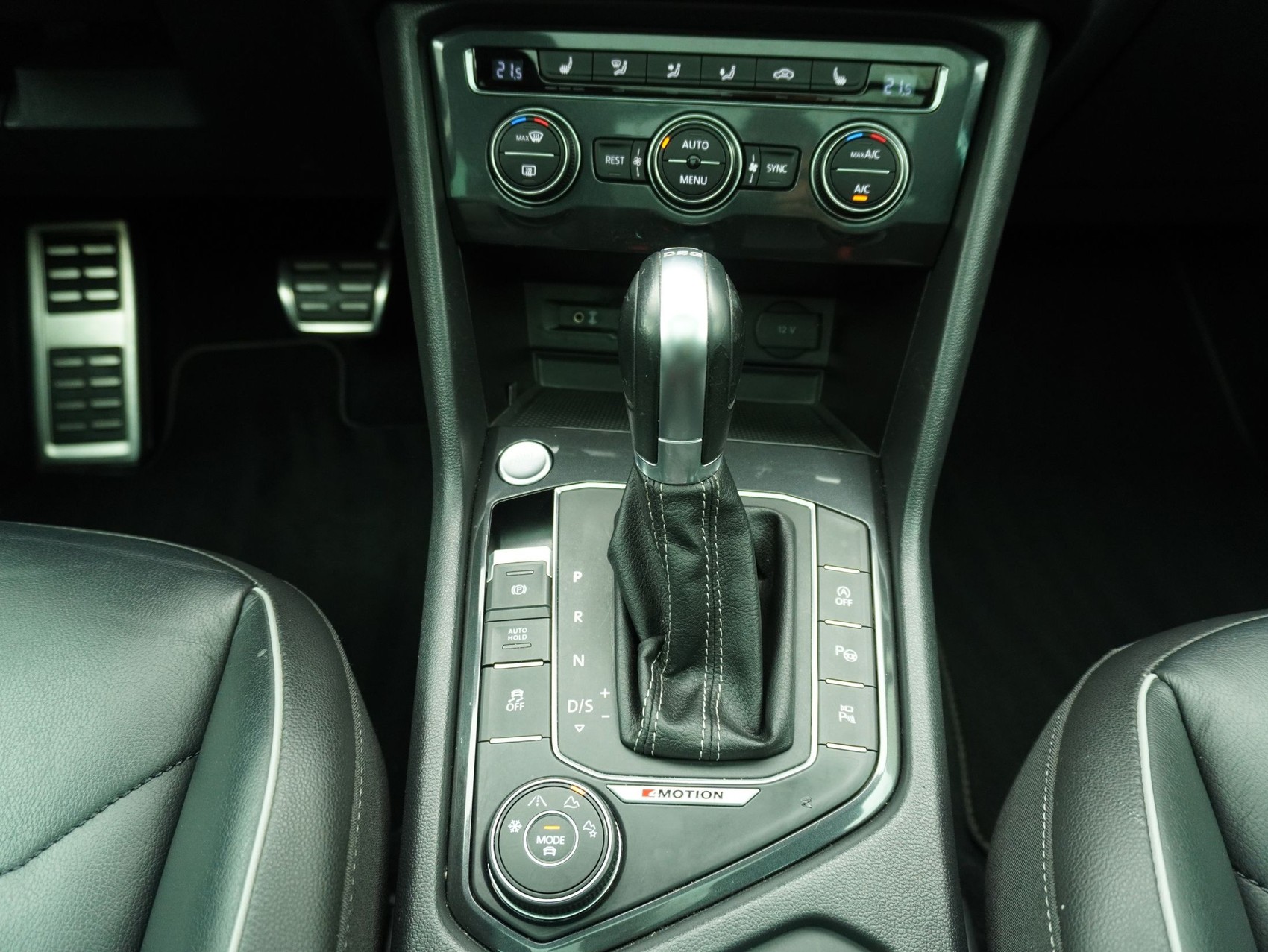 VW Tiguan 2.0 TDI DSG R-Line 4Motion-image-17