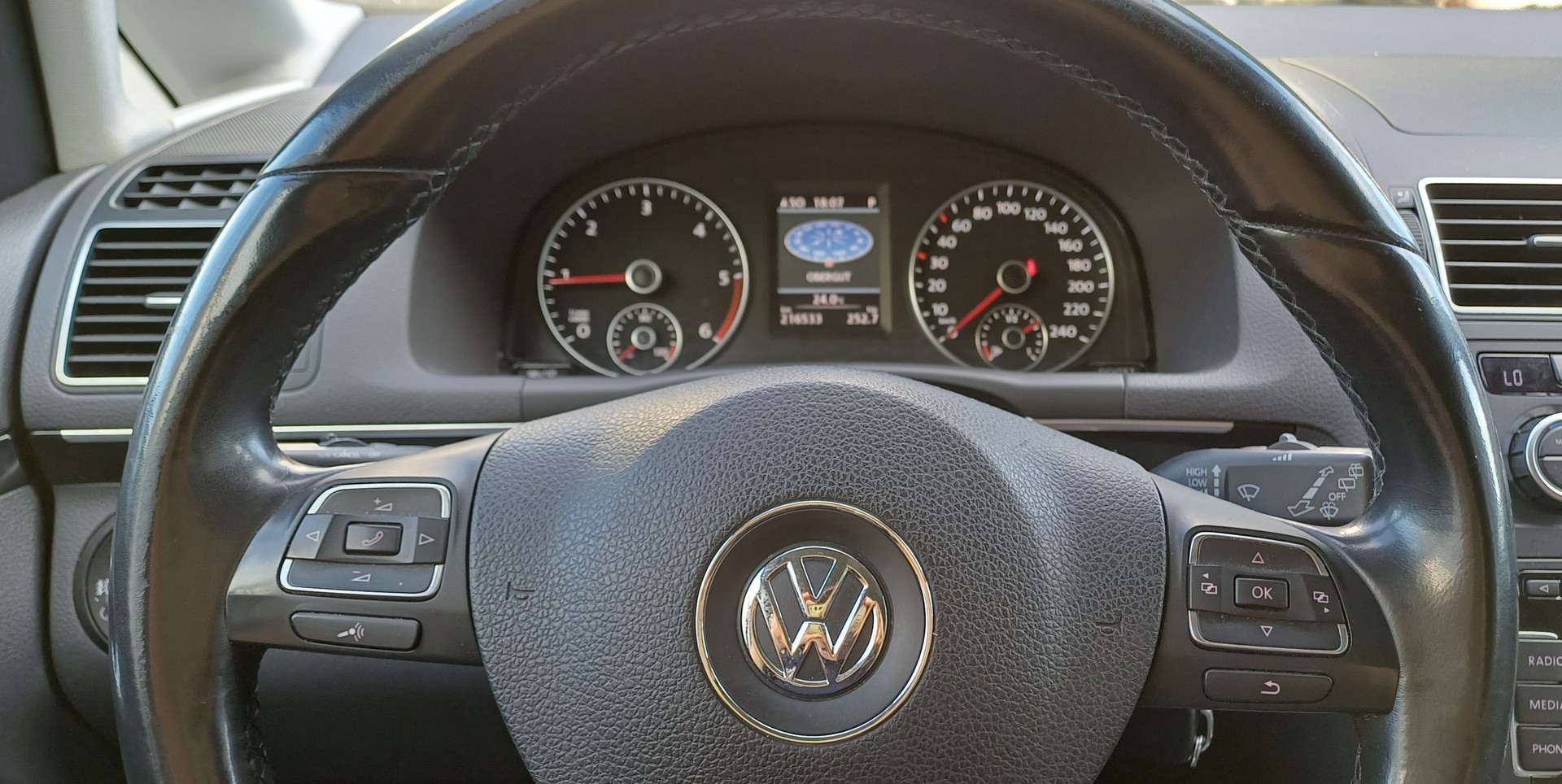 VW Touran 2.0 TDI Highline DSG-image-7