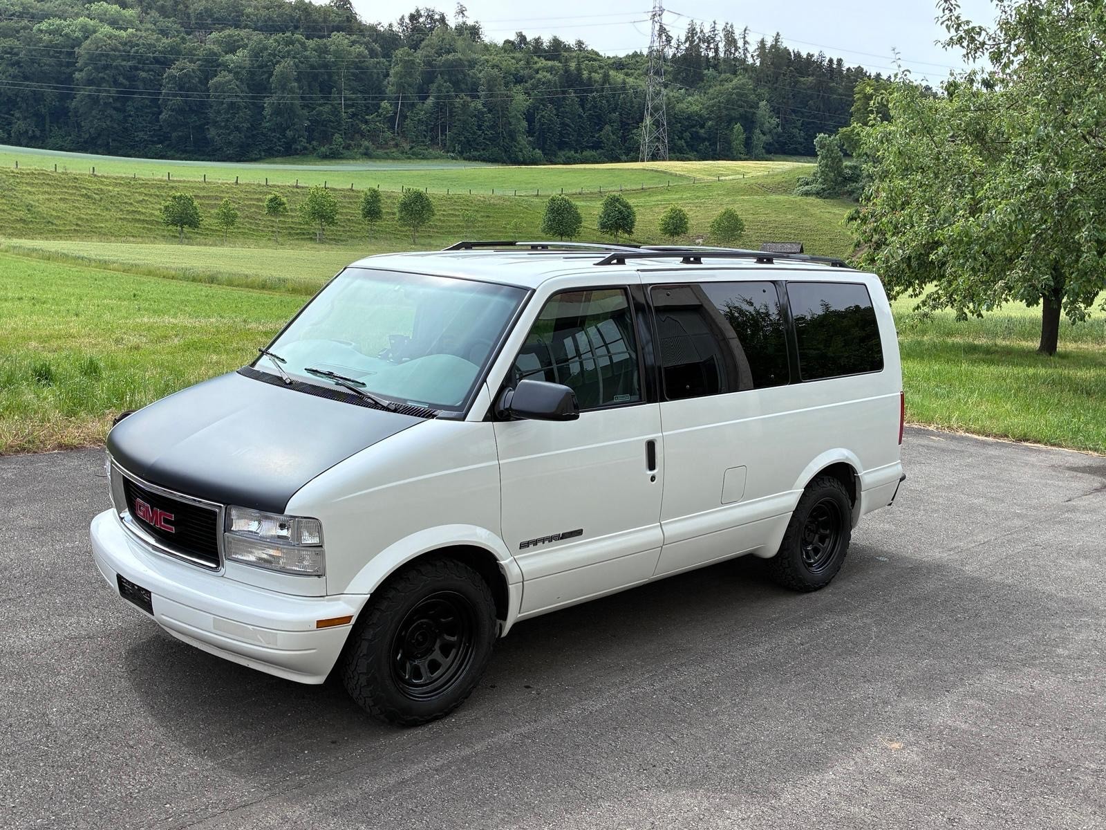 GMC Safari 2000-image-0