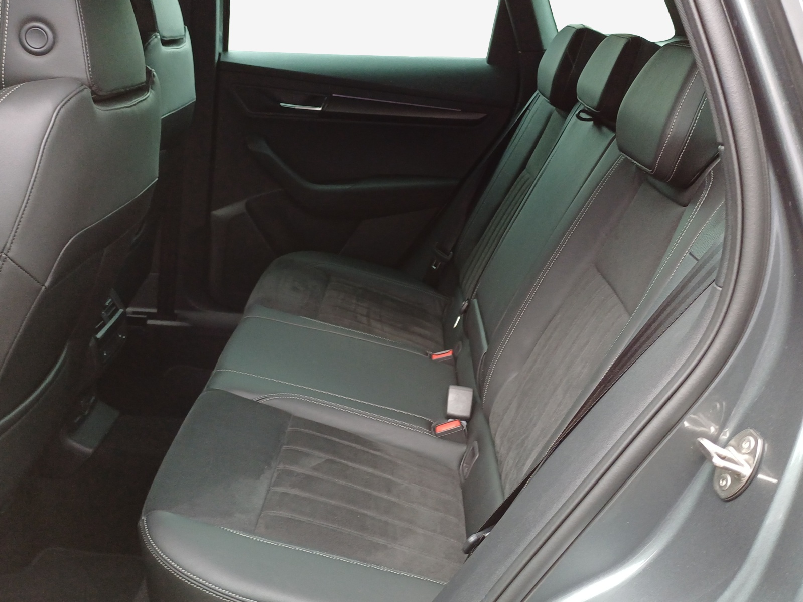 SKODA Karoq 2.0 TSI SportLine 4x4 DSG-image-11
