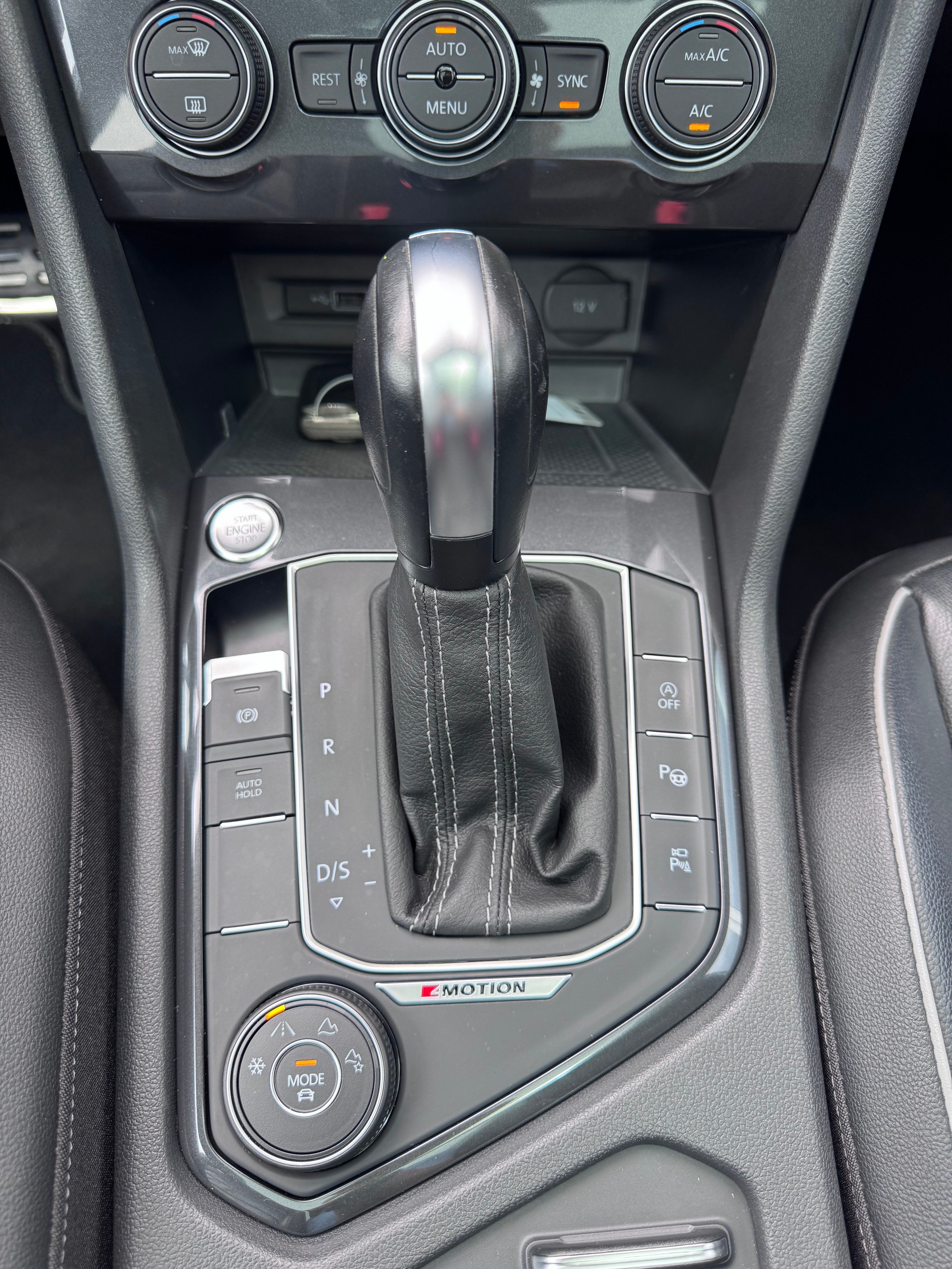 VW Tiguan Allspace 2.0 TDI R_LINE 4x4 DSG+Ledersitze+LED Scheinwerfer+Panorama-Glasdach+Rückfahrkamera+ACC+19"Alu+-image-21