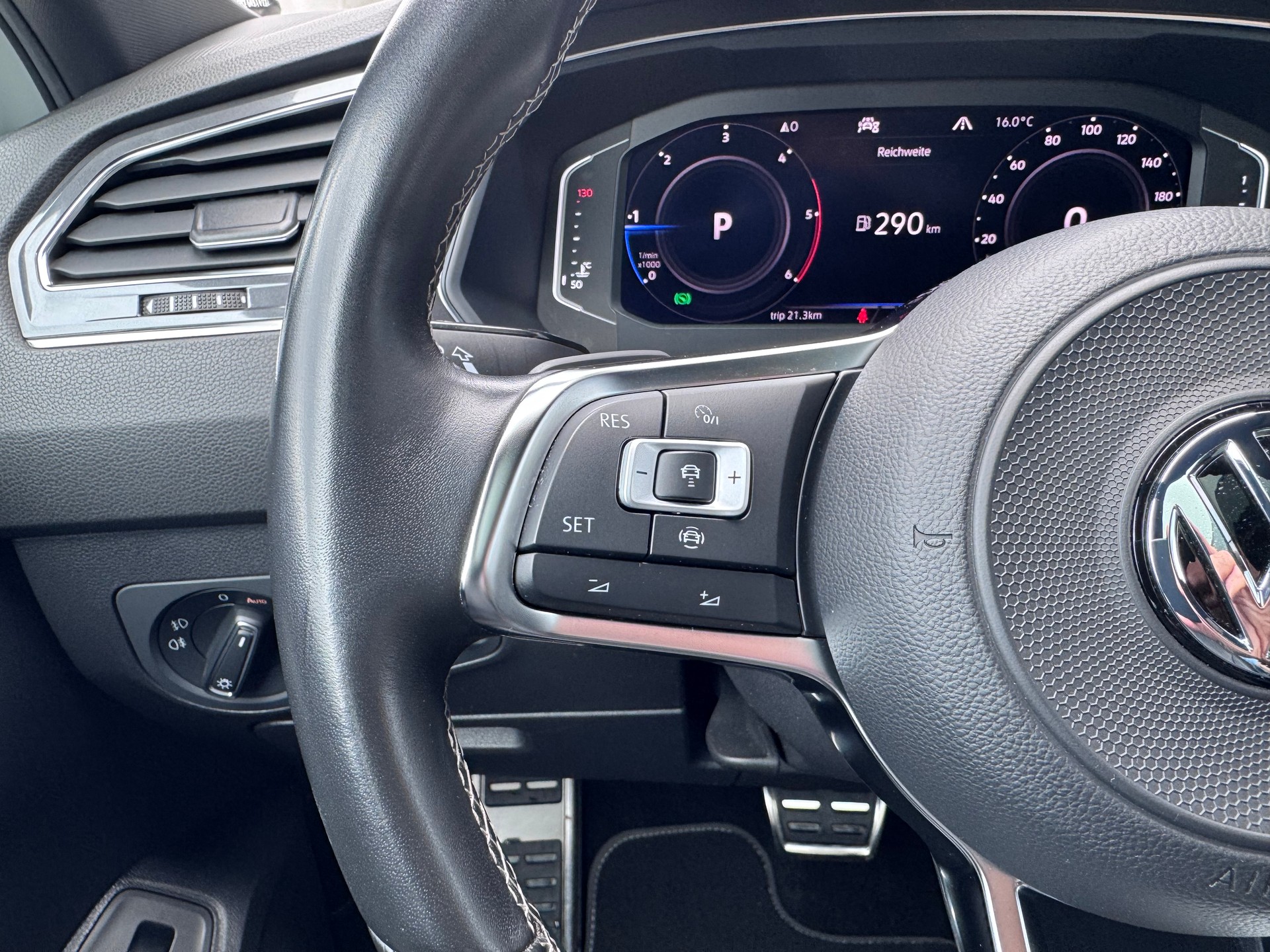 VW Tiguan Allspace 2.0 TDI R_LINE 4x4 DSG+Ledersitze+LED Scheinwerfer+Panorama-Glasdach+Rückfahrkamera+ACC+19"Alu+-image-17