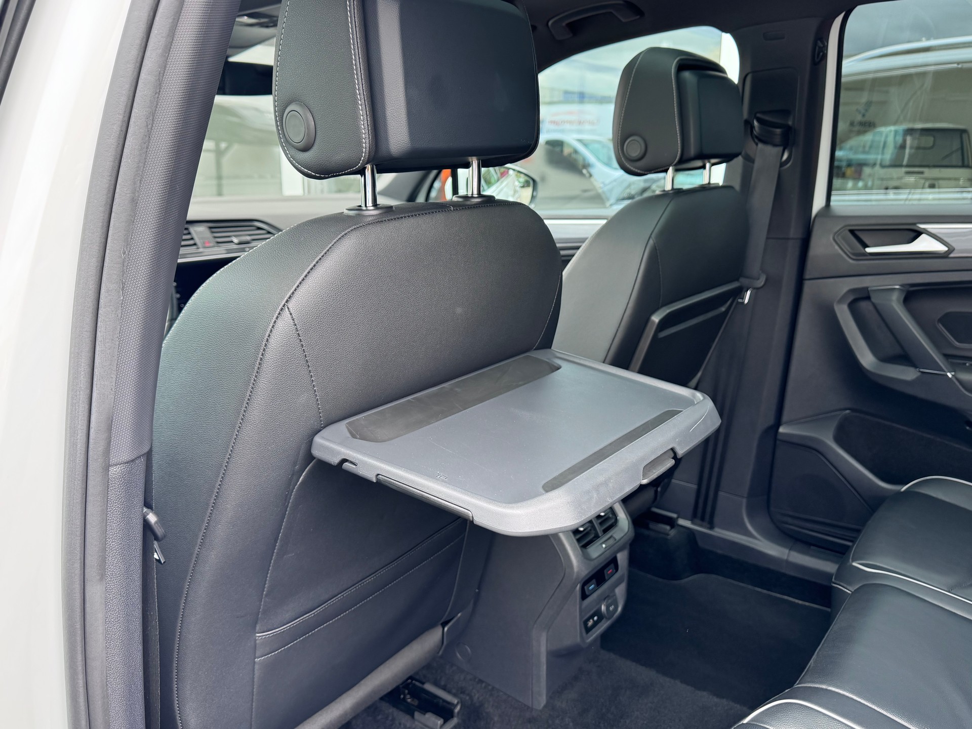 VW Tiguan Allspace 2.0 TDI R_LINE 4x4 DSG+Ledersitze+LED Scheinwerfer+Panorama-Glasdach+Rückfahrkamera+ACC+19"Alu+-image-11