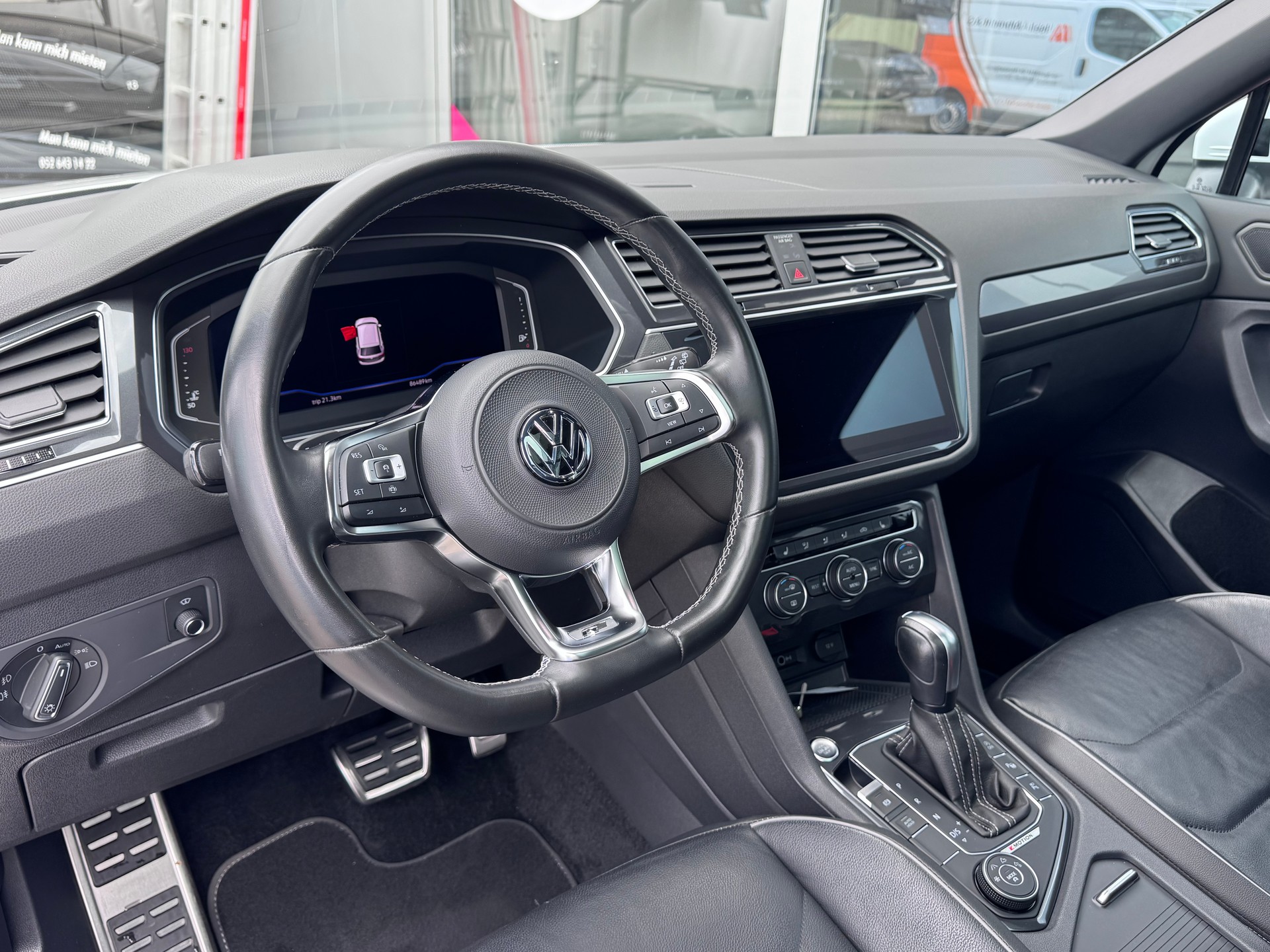 VW Tiguan Allspace 2.0 TDI R_LINE 4x4 DSG+Ledersitze+LED Scheinwerfer+Panorama-Glasdach+Rückfahrkamera+ACC+19"Alu+-image-14