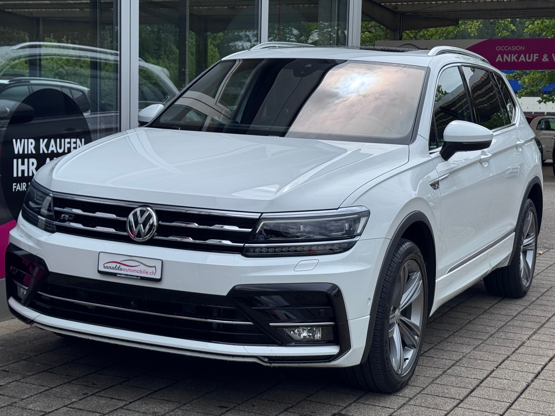 VW Tiguan Allspace 2.0 TDI R_LINE 4x4 DSG+Ledersitze+LED Scheinwerfer+Panorama-Glasdach+Rückfahrkamera+ACC+19"Alu+-image-1