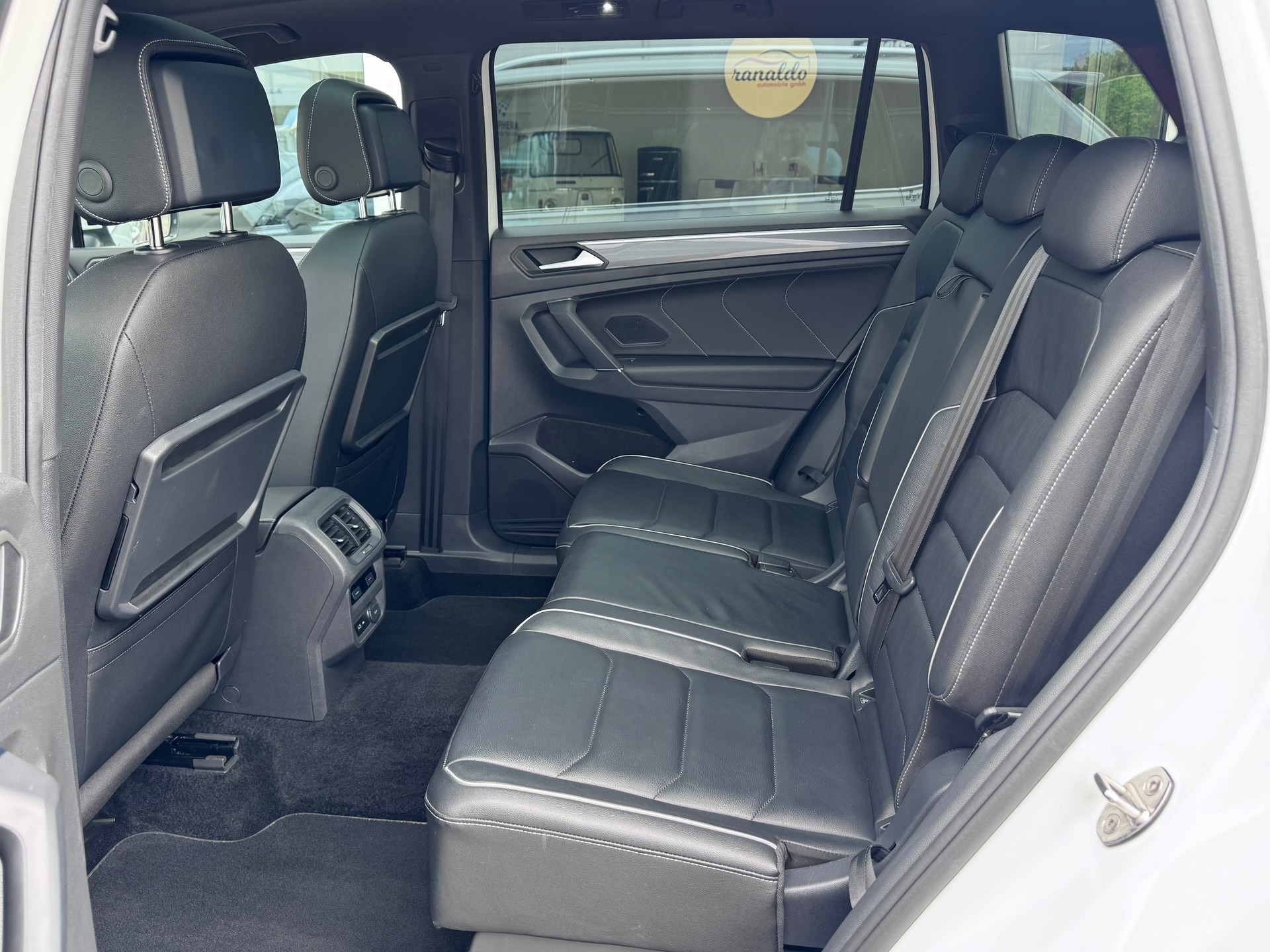 VW Tiguan Allspace 2.0 TDI R_LINE 4x4 DSG+Ledersitze+LED Scheinwerfer+Panorama-Glasdach+Rückfahrkamera+ACC+19"Alu+-image-9