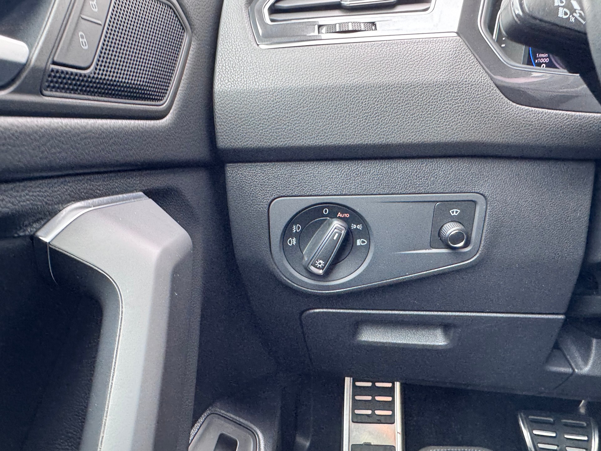 VW Tiguan Allspace 2.0 TDI R_LINE 4x4 DSG+Ledersitze+LED Scheinwerfer+Panorama-Glasdach+Rückfahrkamera+ACC+19"Alu+-image-19