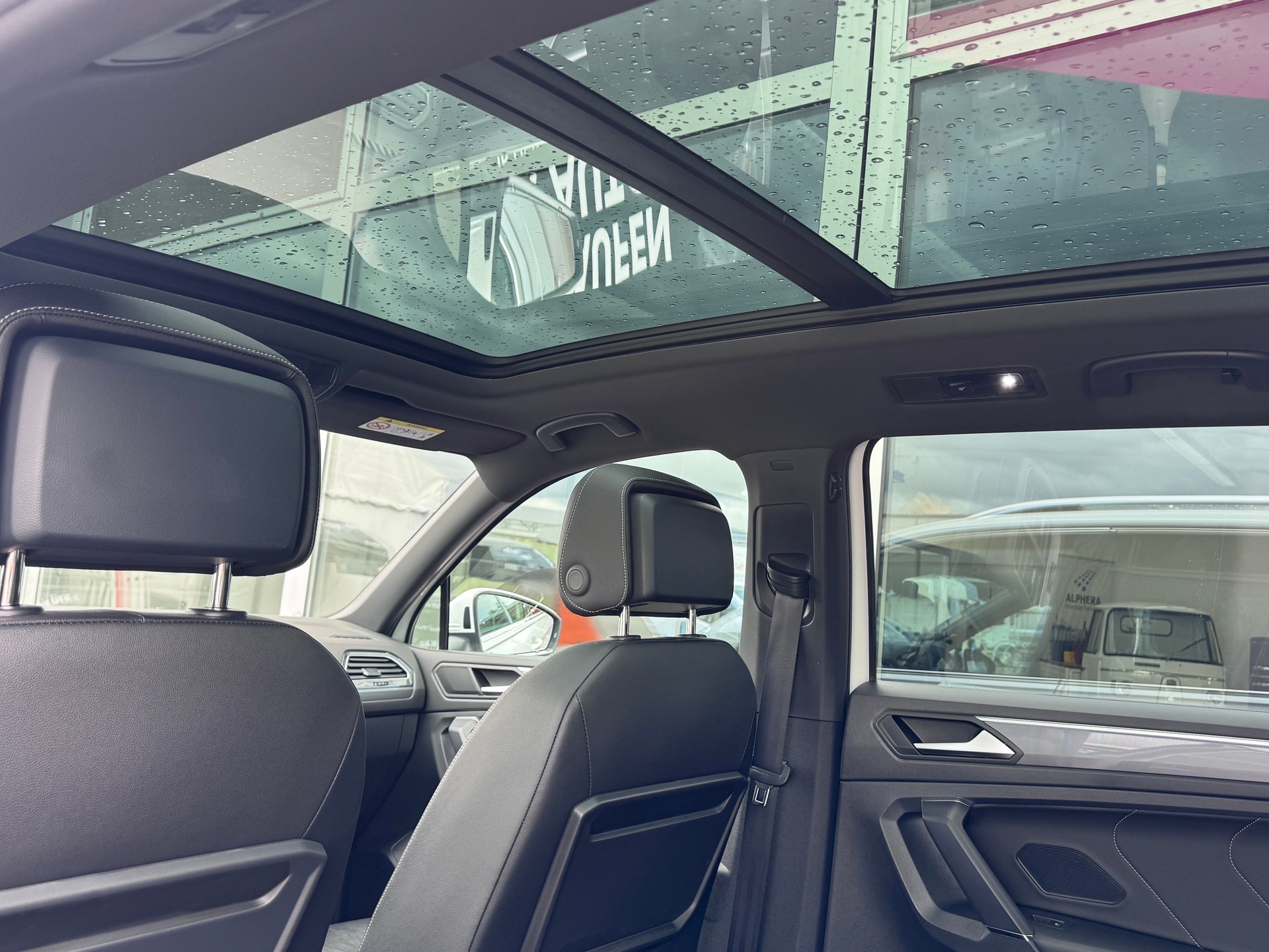 VW Tiguan Allspace 2.0 TDI R_LINE 4x4 DSG+Ledersitze+LED Scheinwerfer+Panorama-Glasdach+Rückfahrkamera+ACC+19"Alu+-image-10
