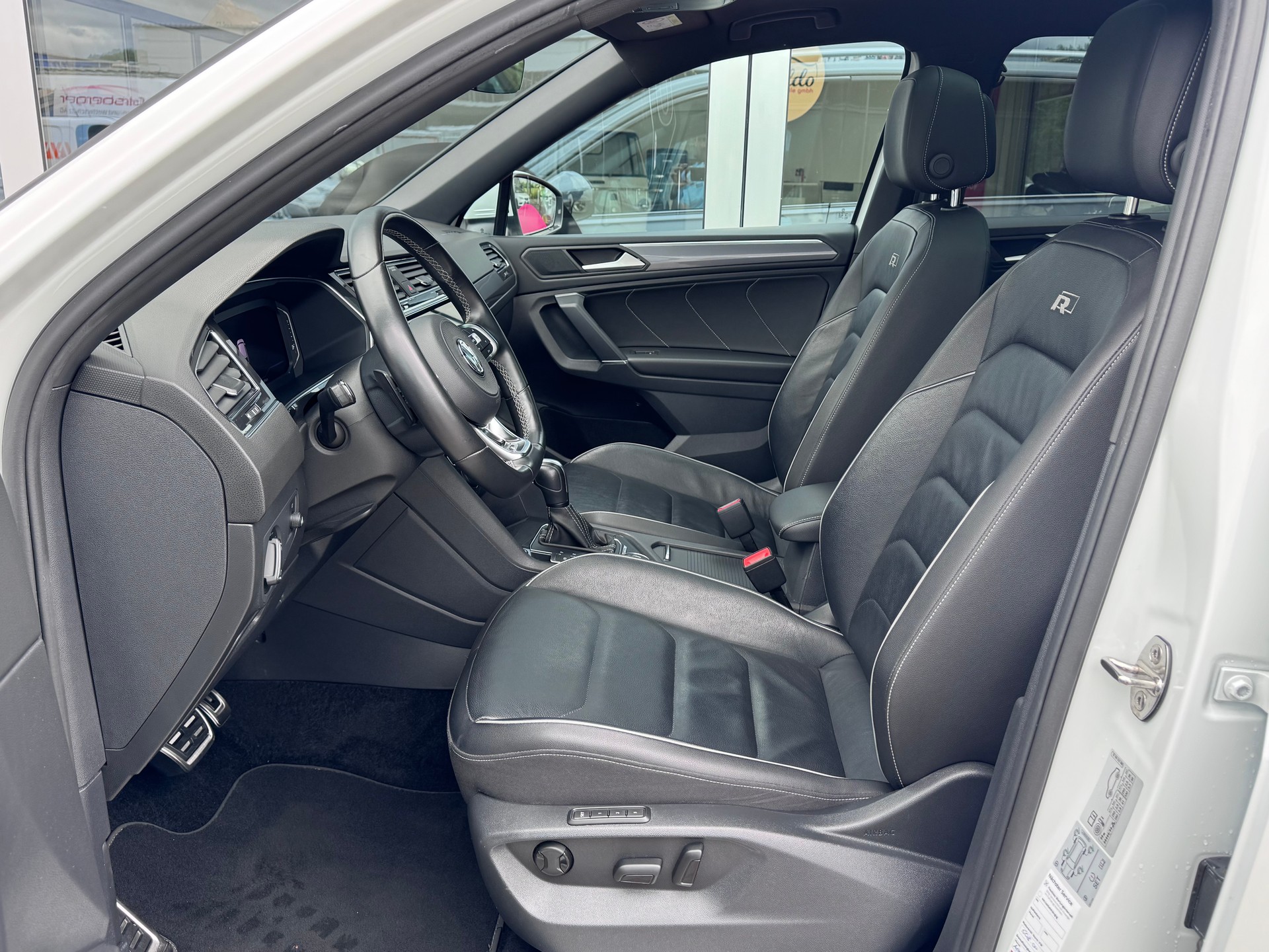 VW Tiguan Allspace 2.0 TDI R_LINE 4x4 DSG+Ledersitze+LED Scheinwerfer+Panorama-Glasdach+Rückfahrkamera+ACC+19"Alu+-image-12