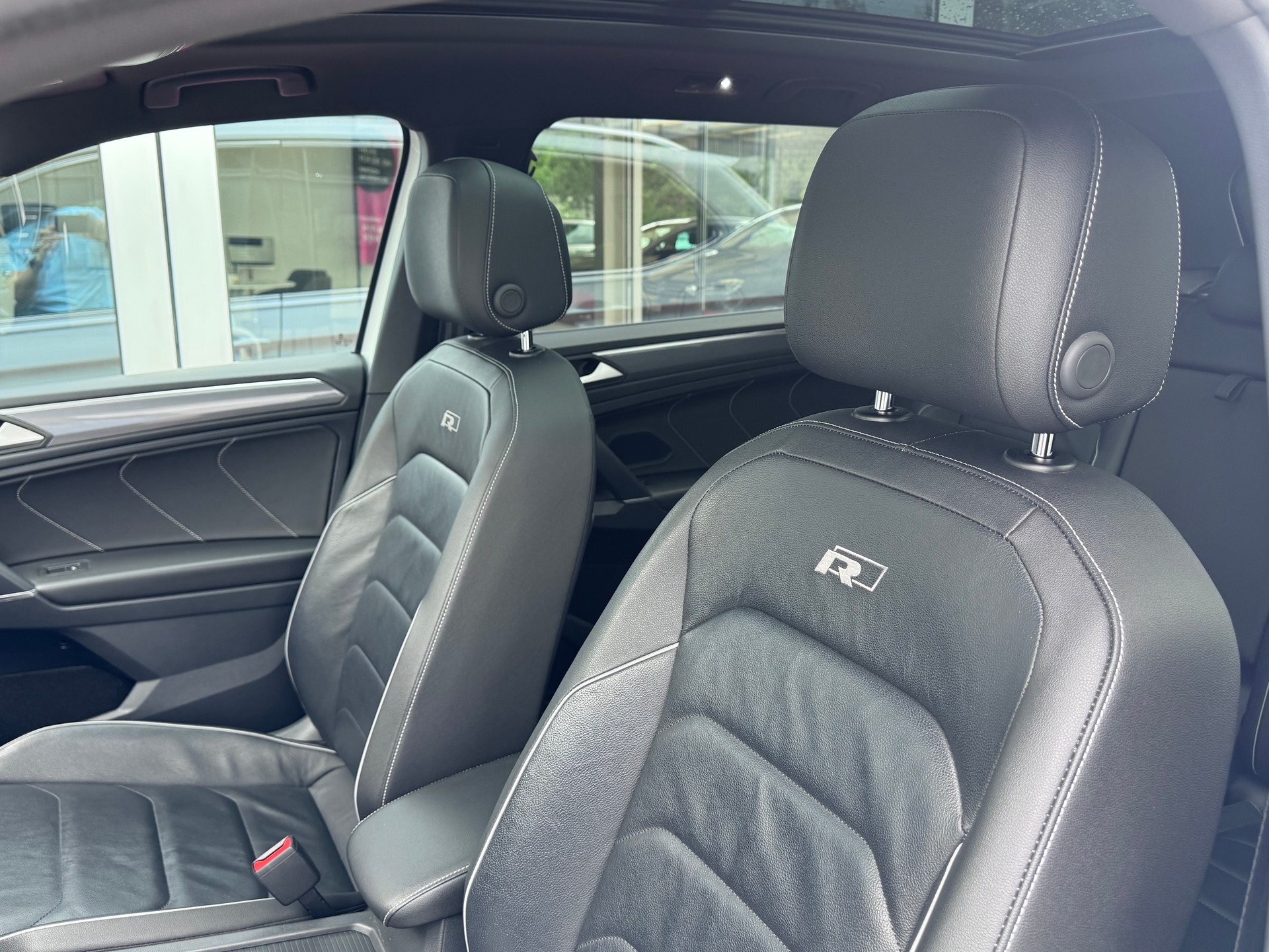 VW Tiguan Allspace 2.0 TDI R_LINE 4x4 DSG+Ledersitze+LED Scheinwerfer+Panorama-Glasdach+Rückfahrkamera+ACC+19"Alu+-image-13