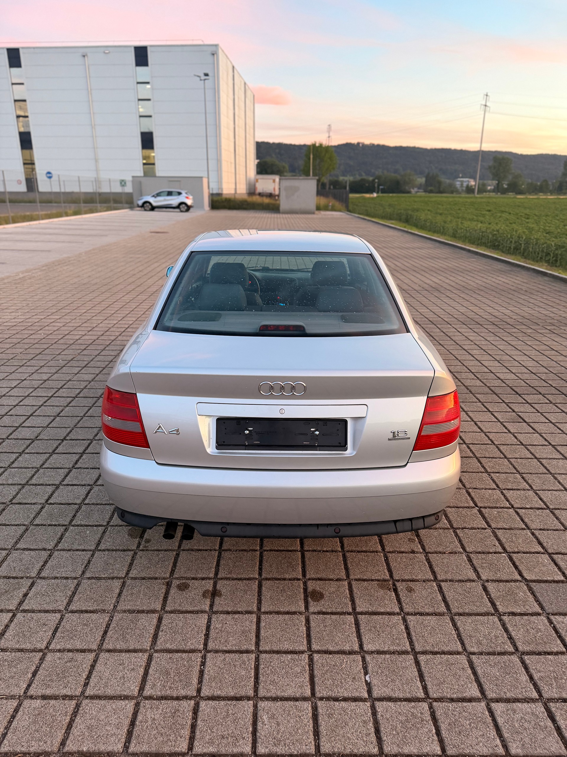 AUDI A4 1.8 quattro Ambition-image-10