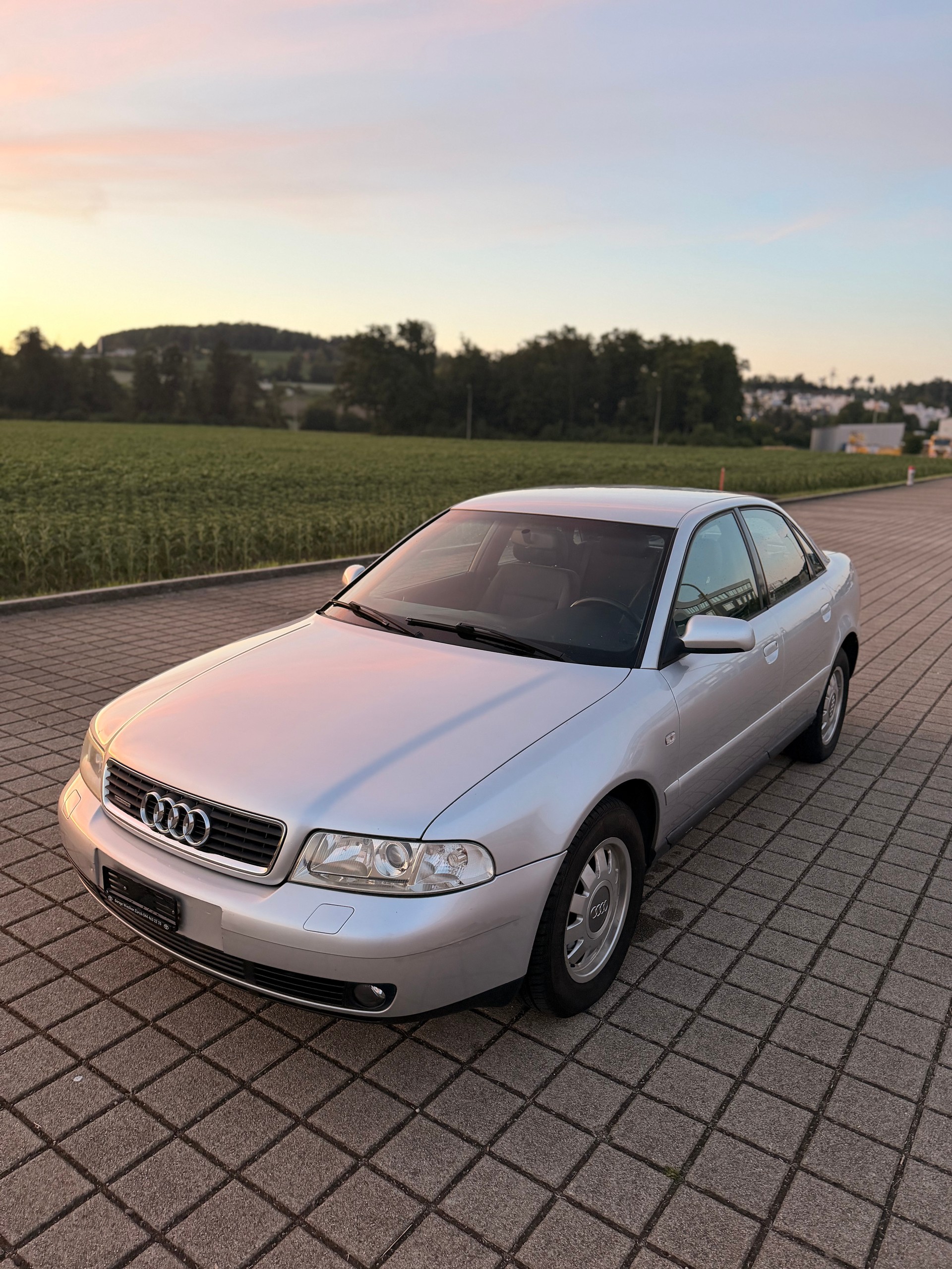 AUDI A4 1.8 quattro Ambition-image-1