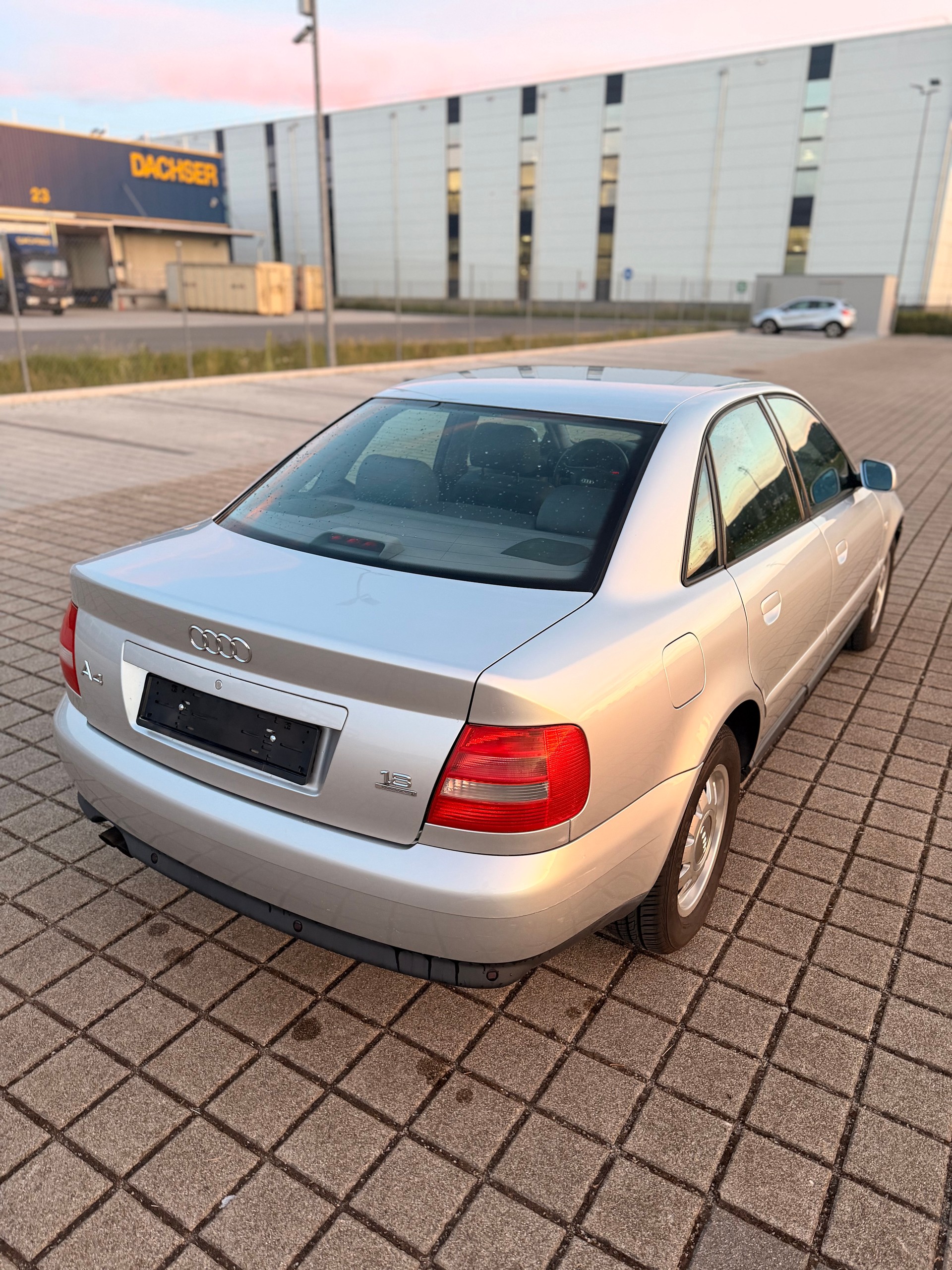 AUDI A4 1.8 quattro Ambition-image-8