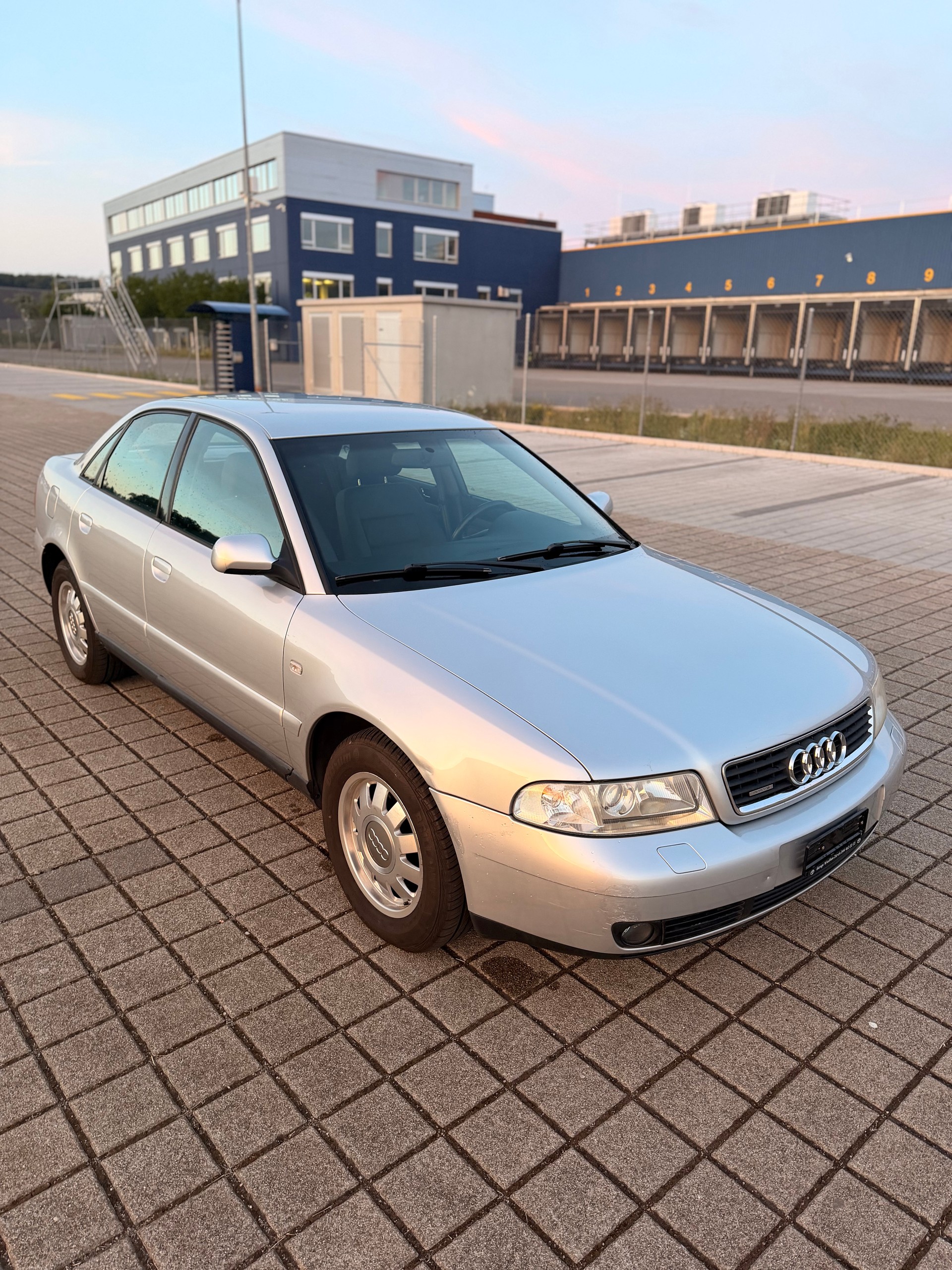 AUDI A4 1.8 quattro Ambition-image-5