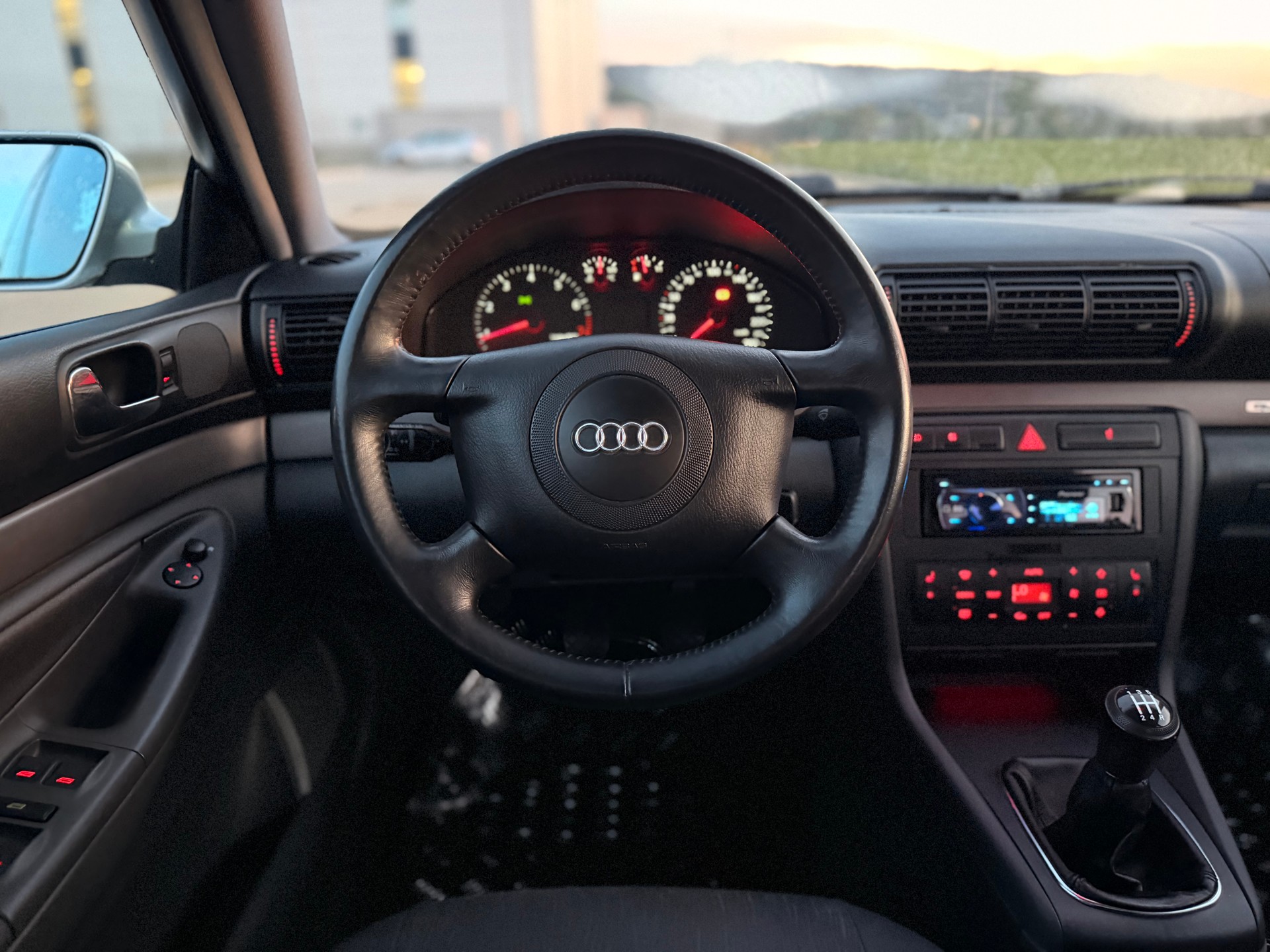 AUDI A4 1.8 quattro Ambition-image-15