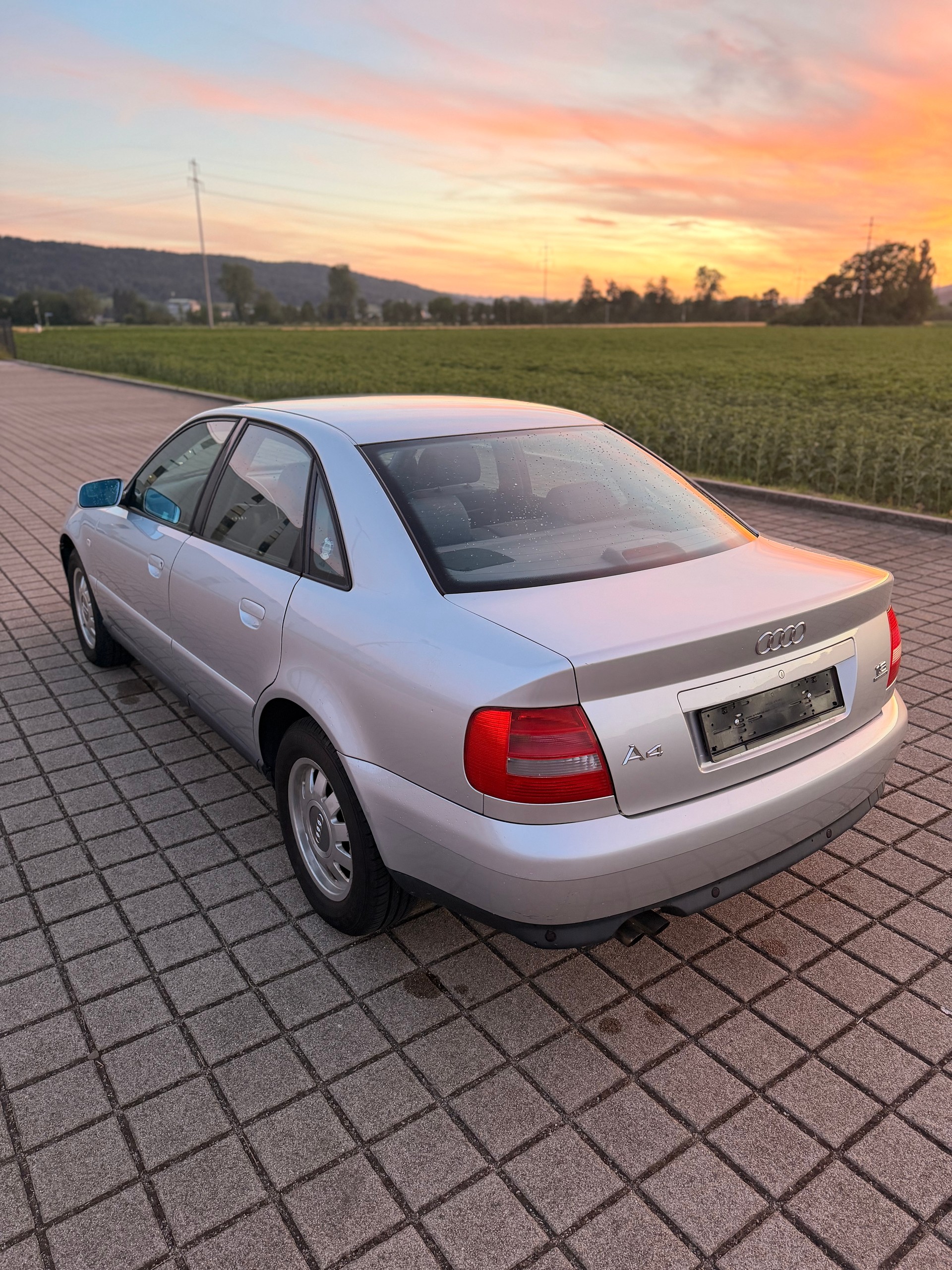 AUDI A4 1.8 quattro Ambition-image-12