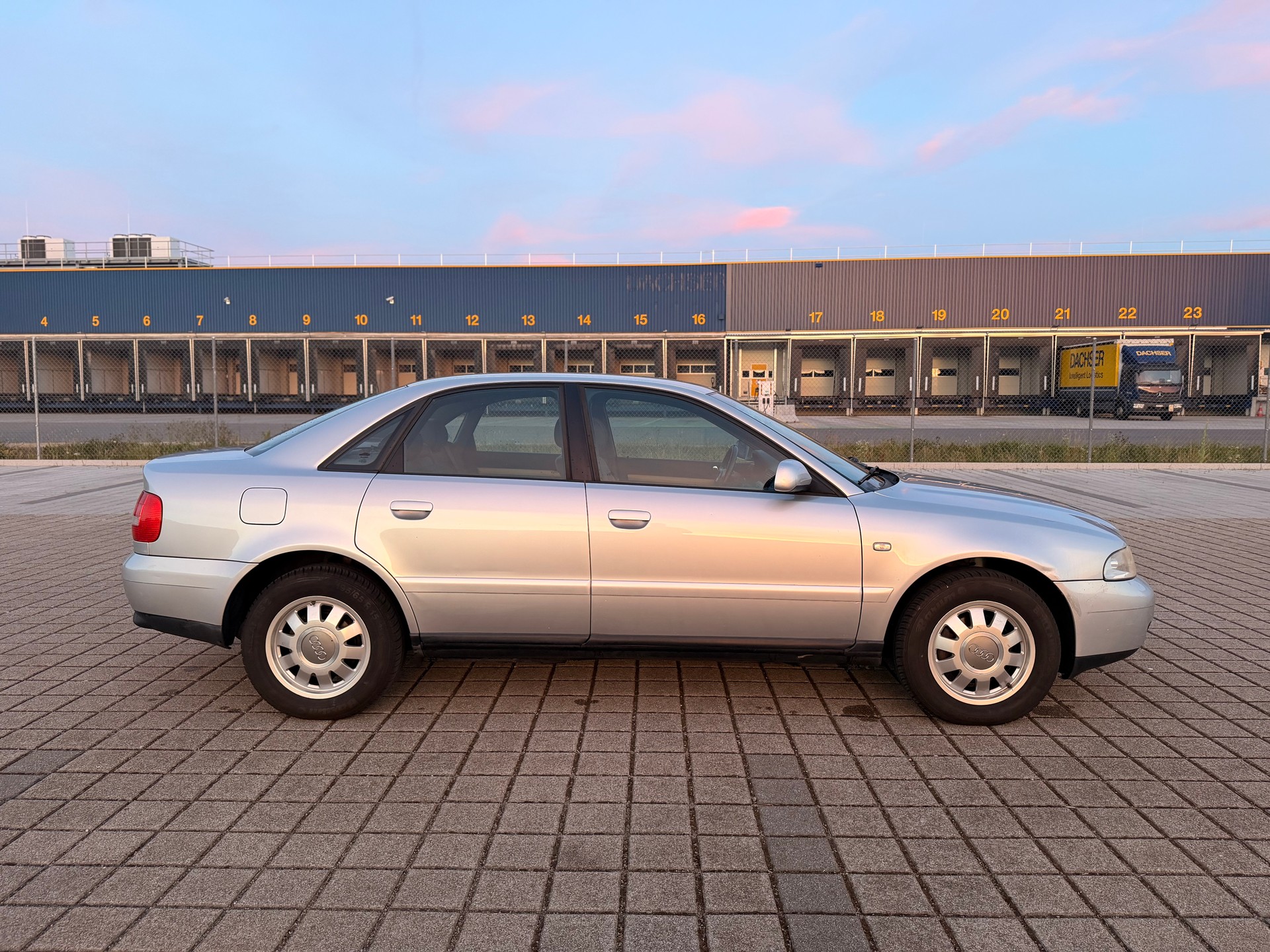 AUDI A4 1.8 quattro Ambition-image-6