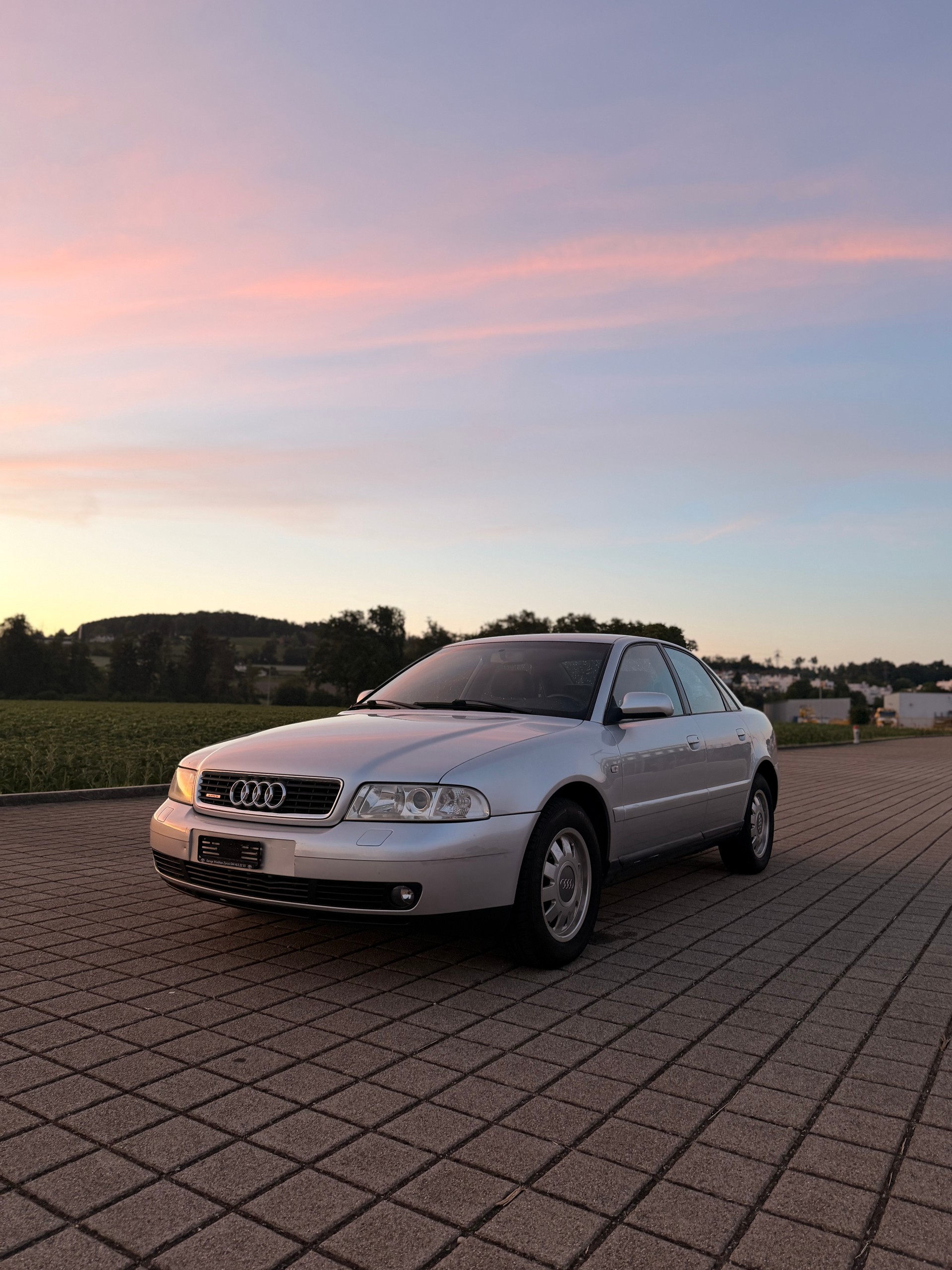 AUDI A4 1.8 quattro Ambition-image-0