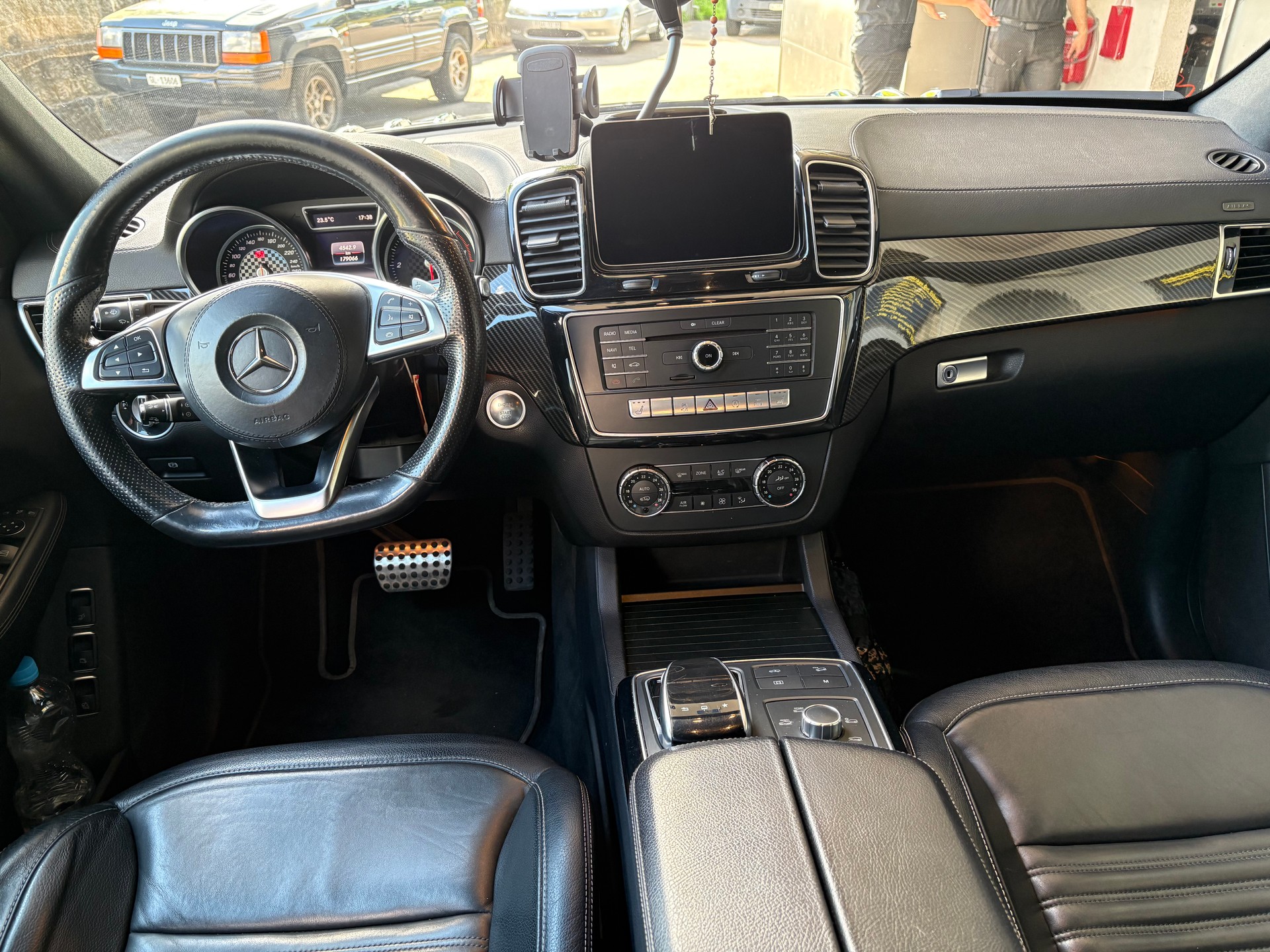 MERCEDES-BENZ GLS 350 d V6-image-5