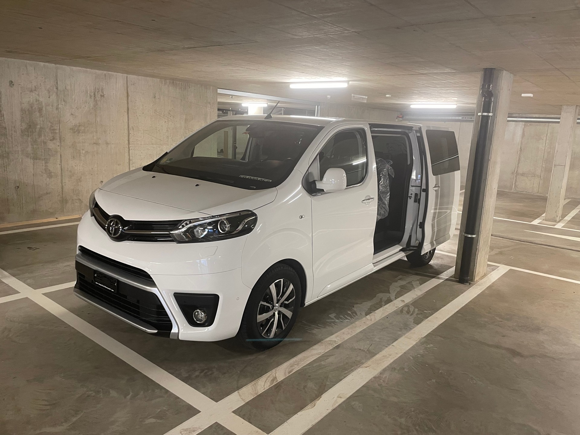 TOYOTA 2.0 D Family-image-1