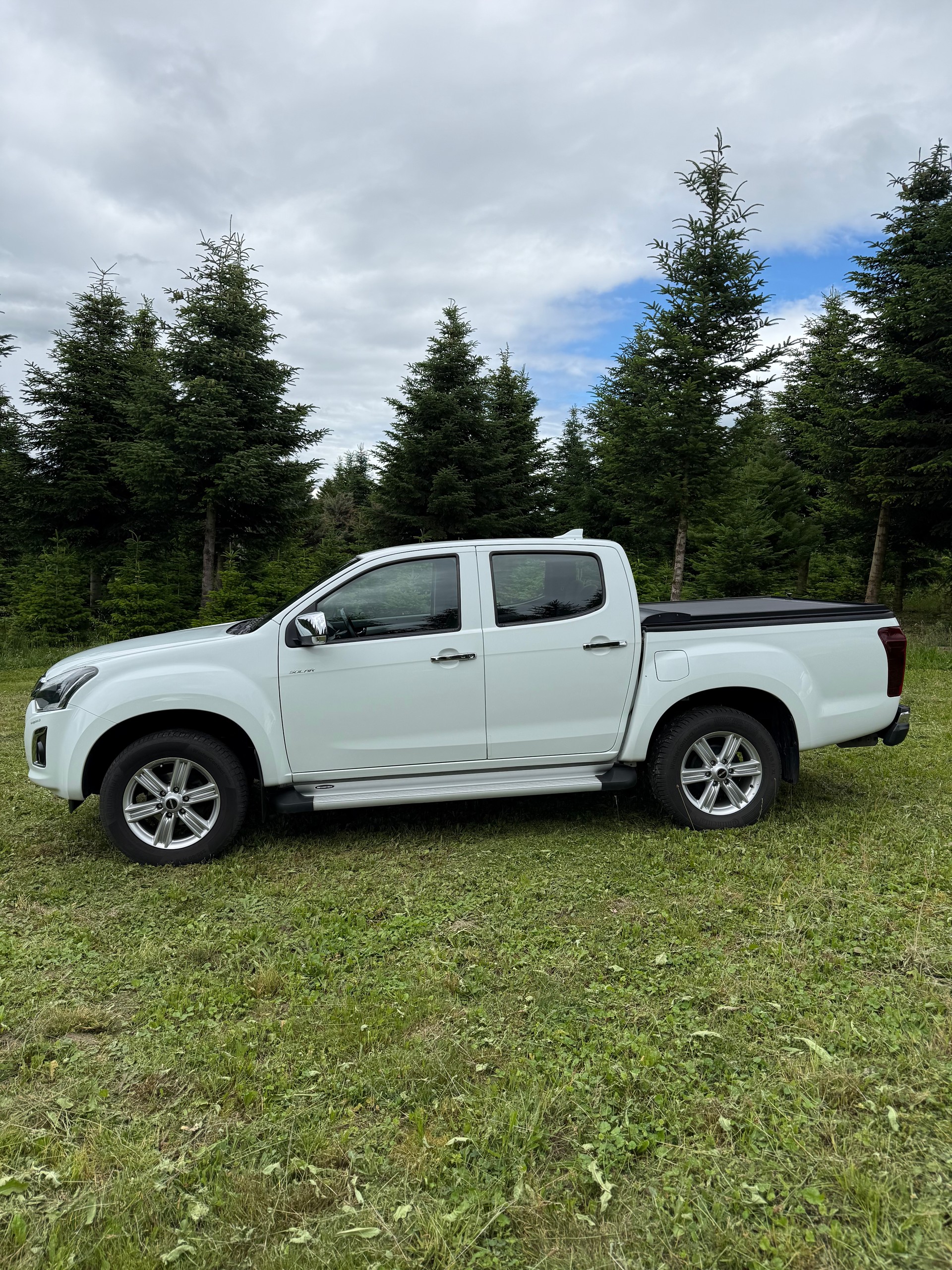 ISUZU D-MAX-image-0