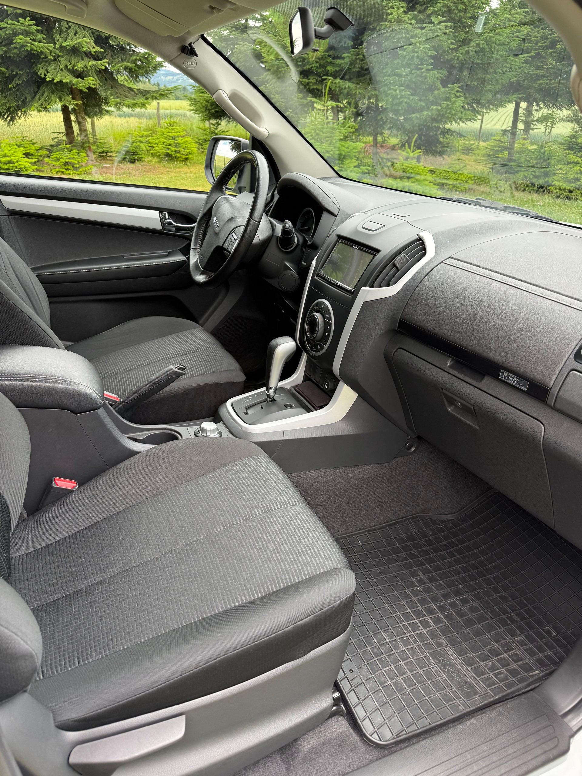 ISUZU D-MAX-image-3