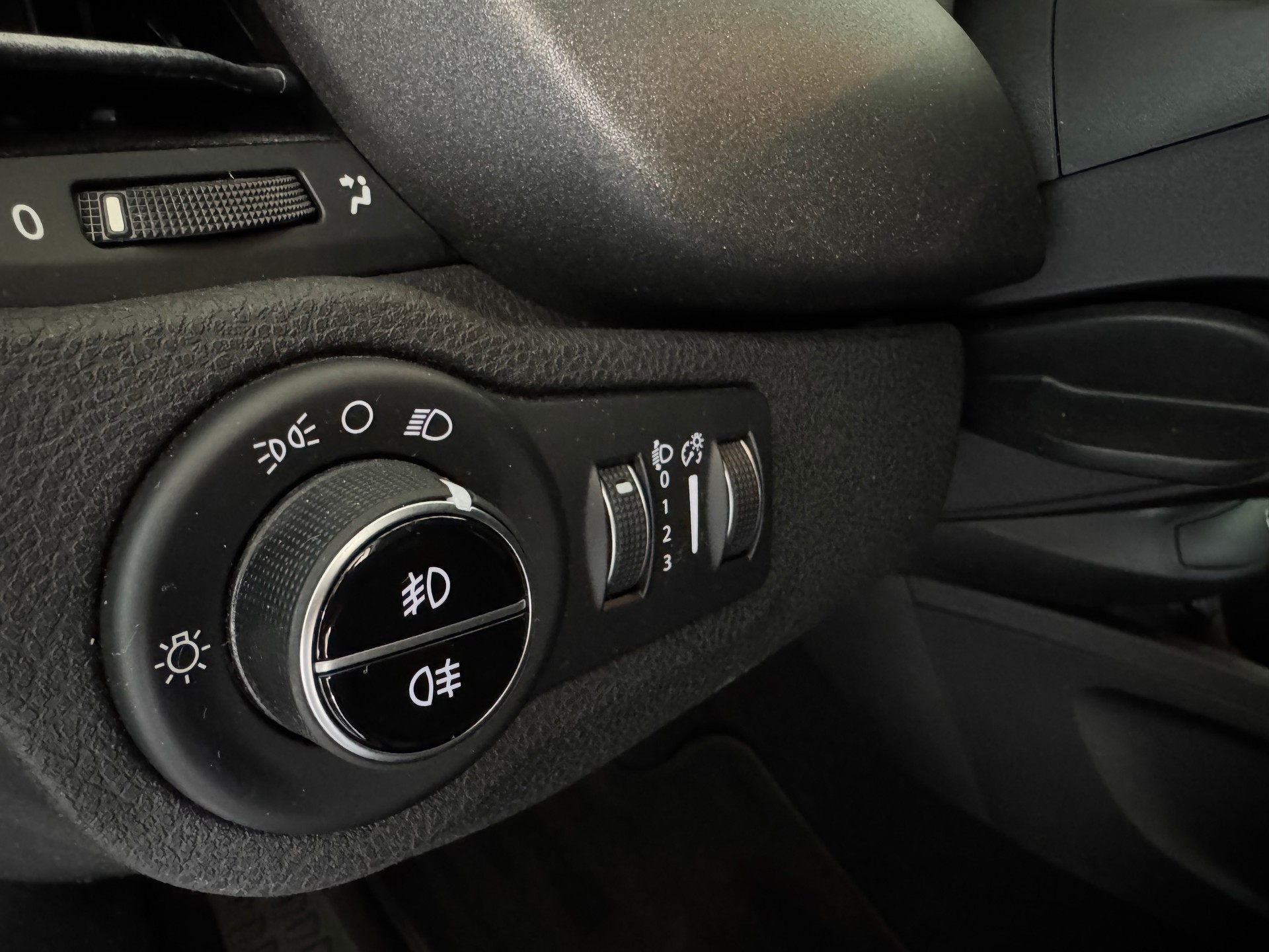 FIAT 500X 1.4T Cross 4x4 Automatic-image-12